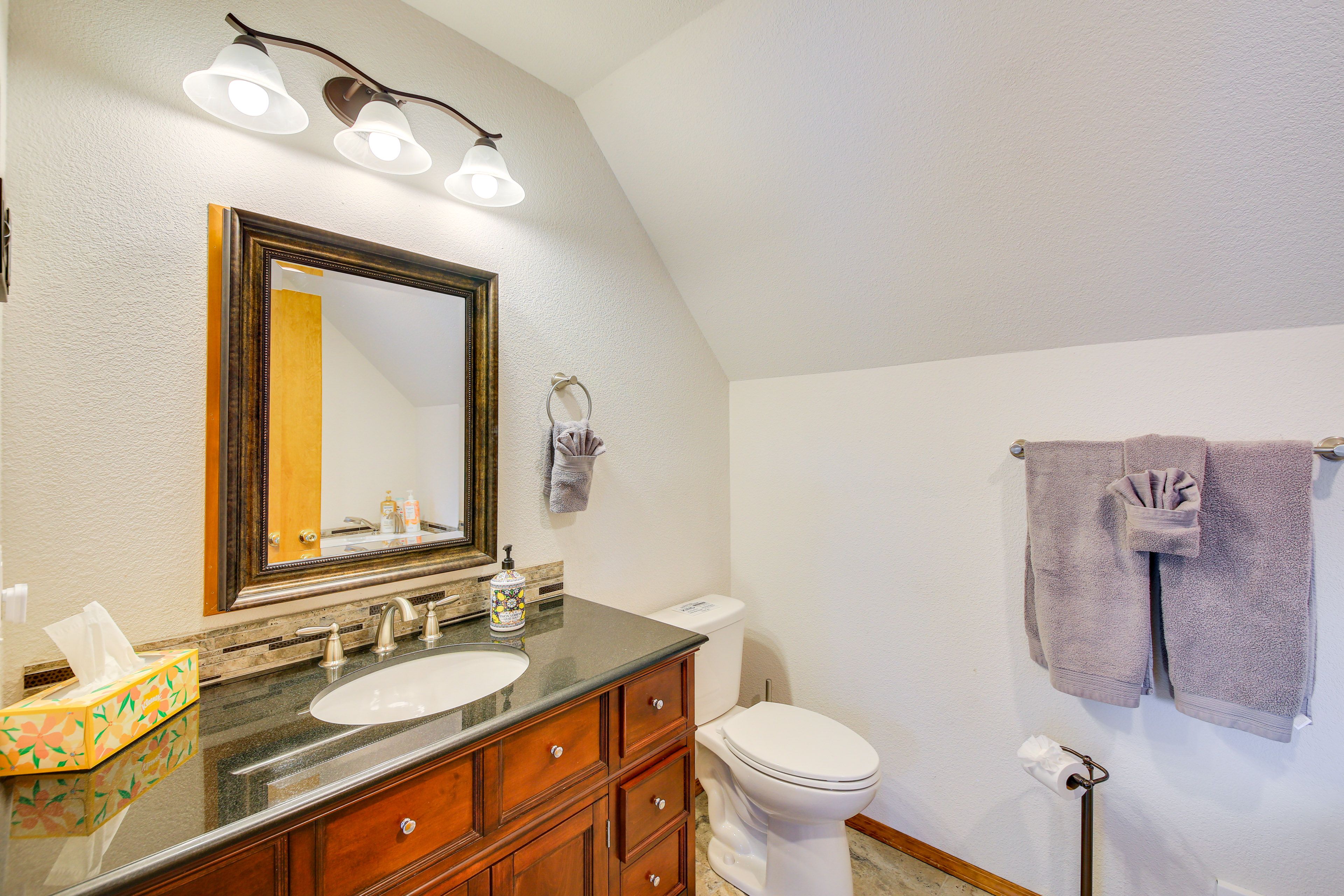 Full Bathroom | Upper Level