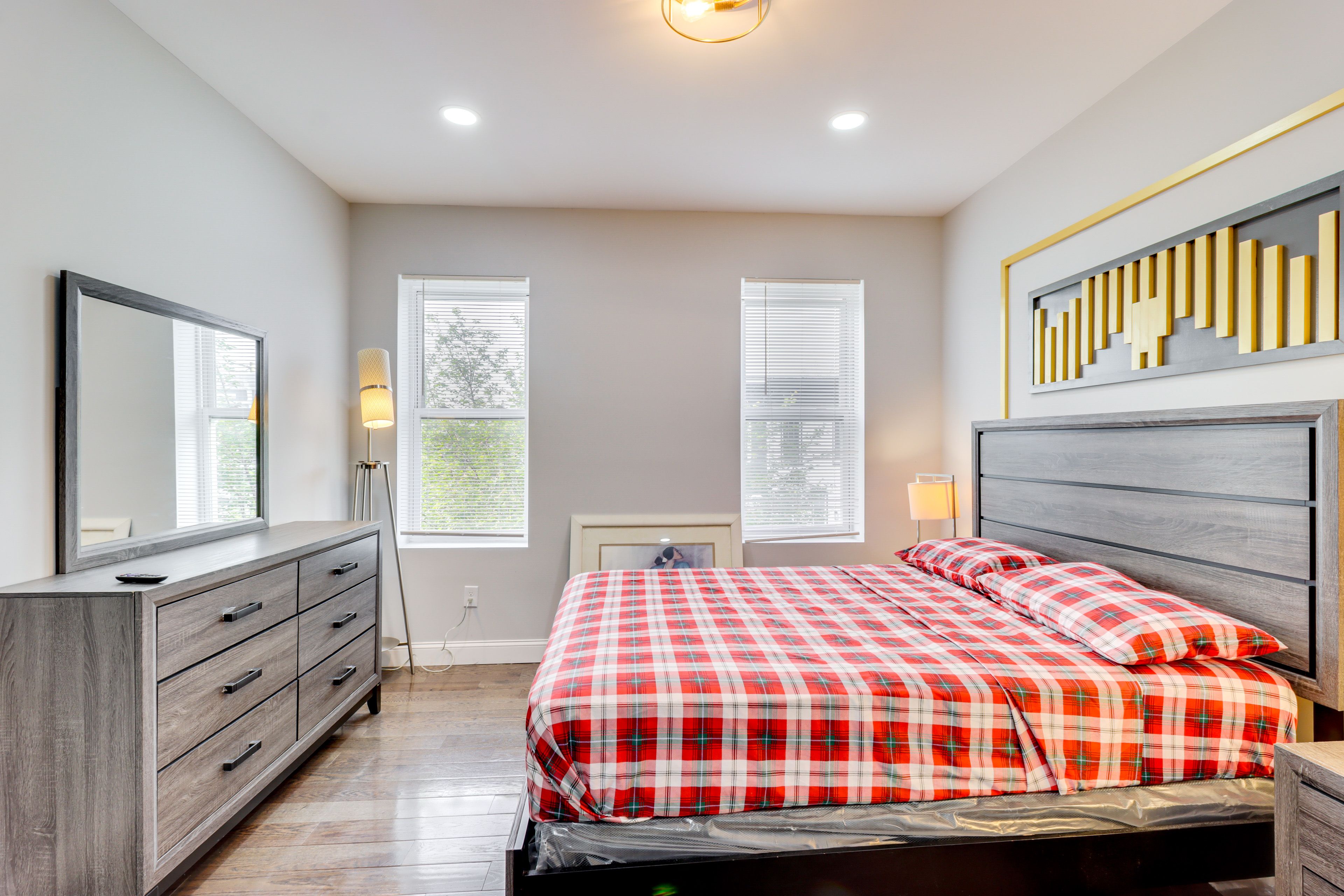 Bedroom 2 | Upper Level | Queen Bed | Smart TV