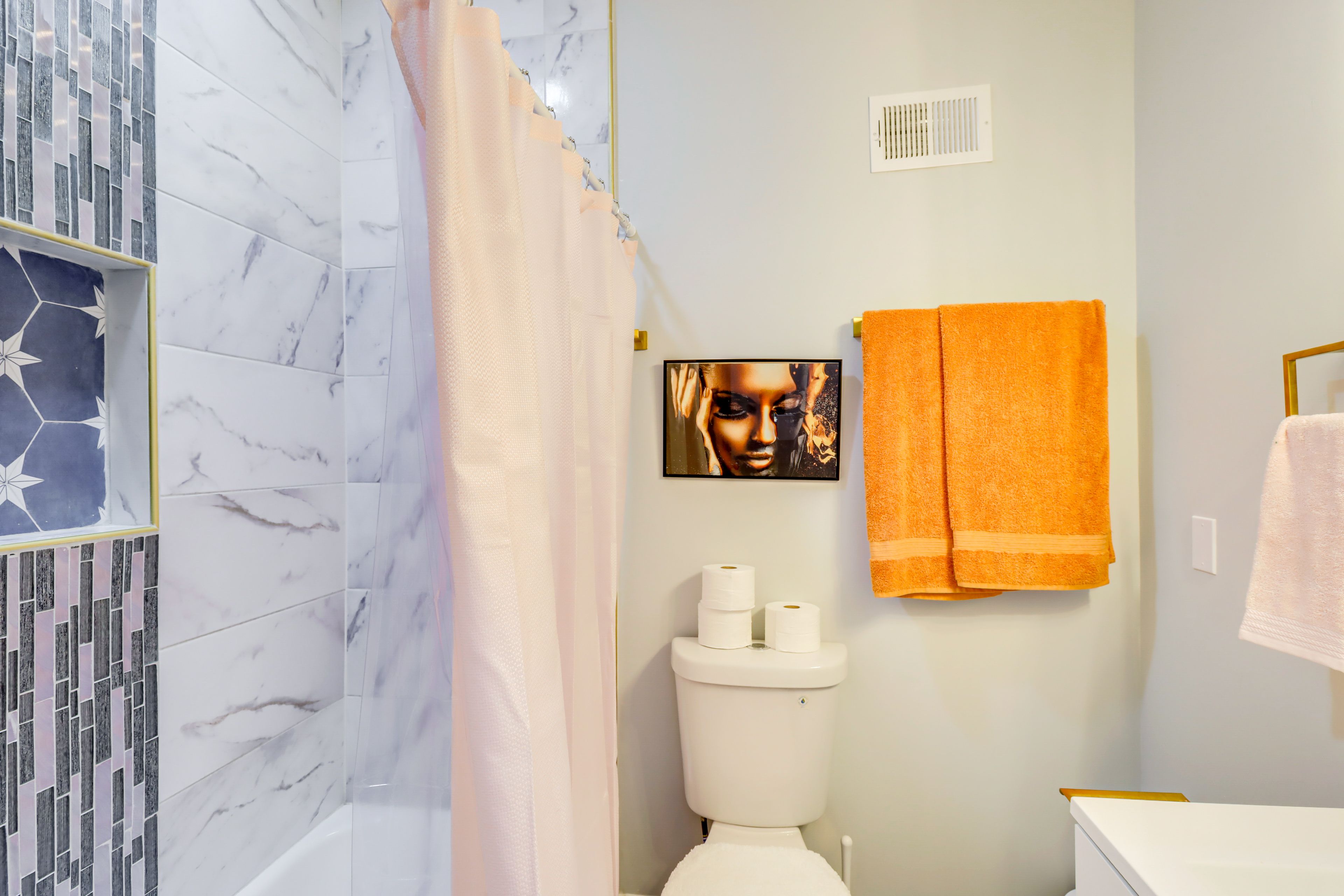 En-Suite Bathroom | Upper Level