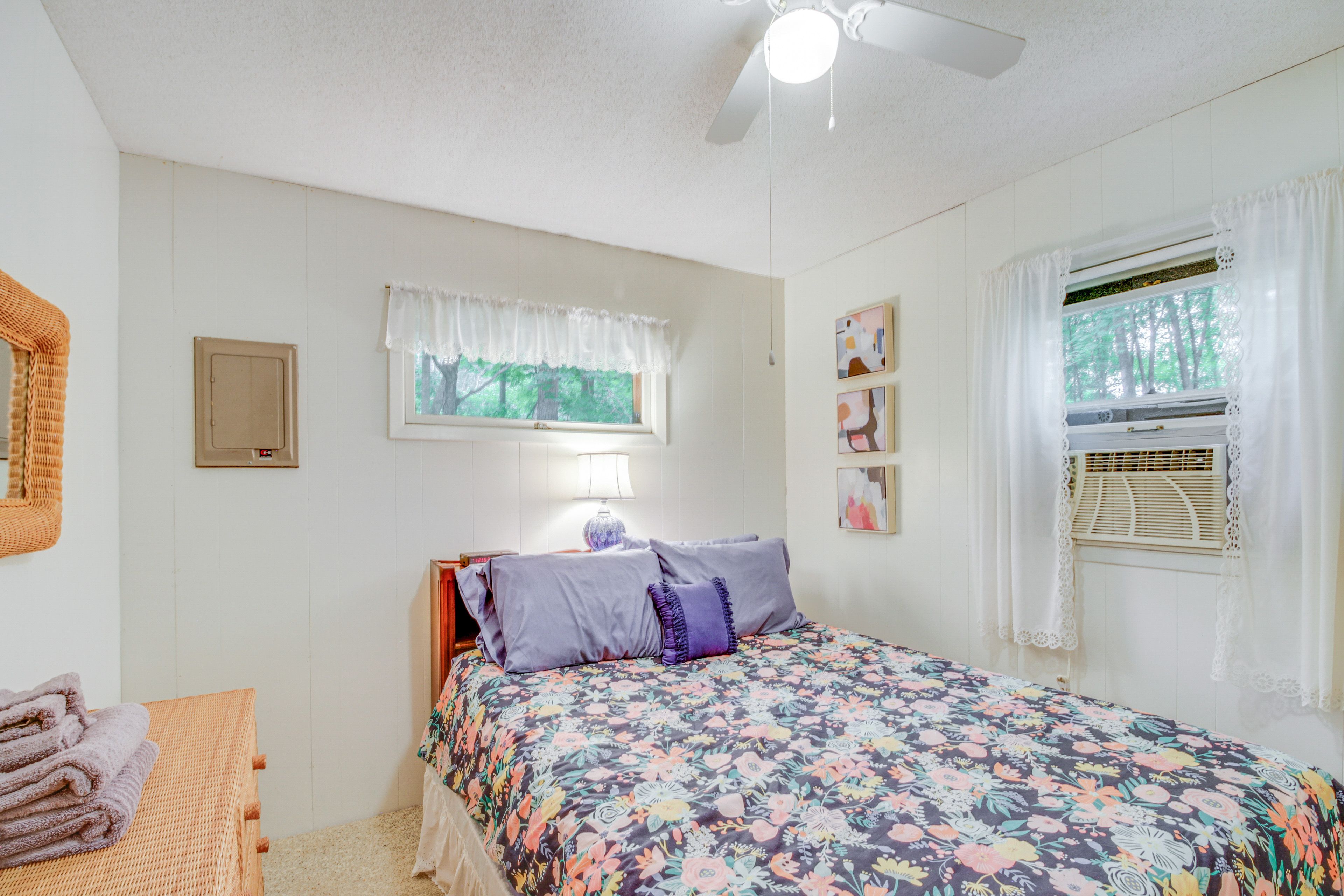 Bedroom 1 | Queen Bed | Linens Provided