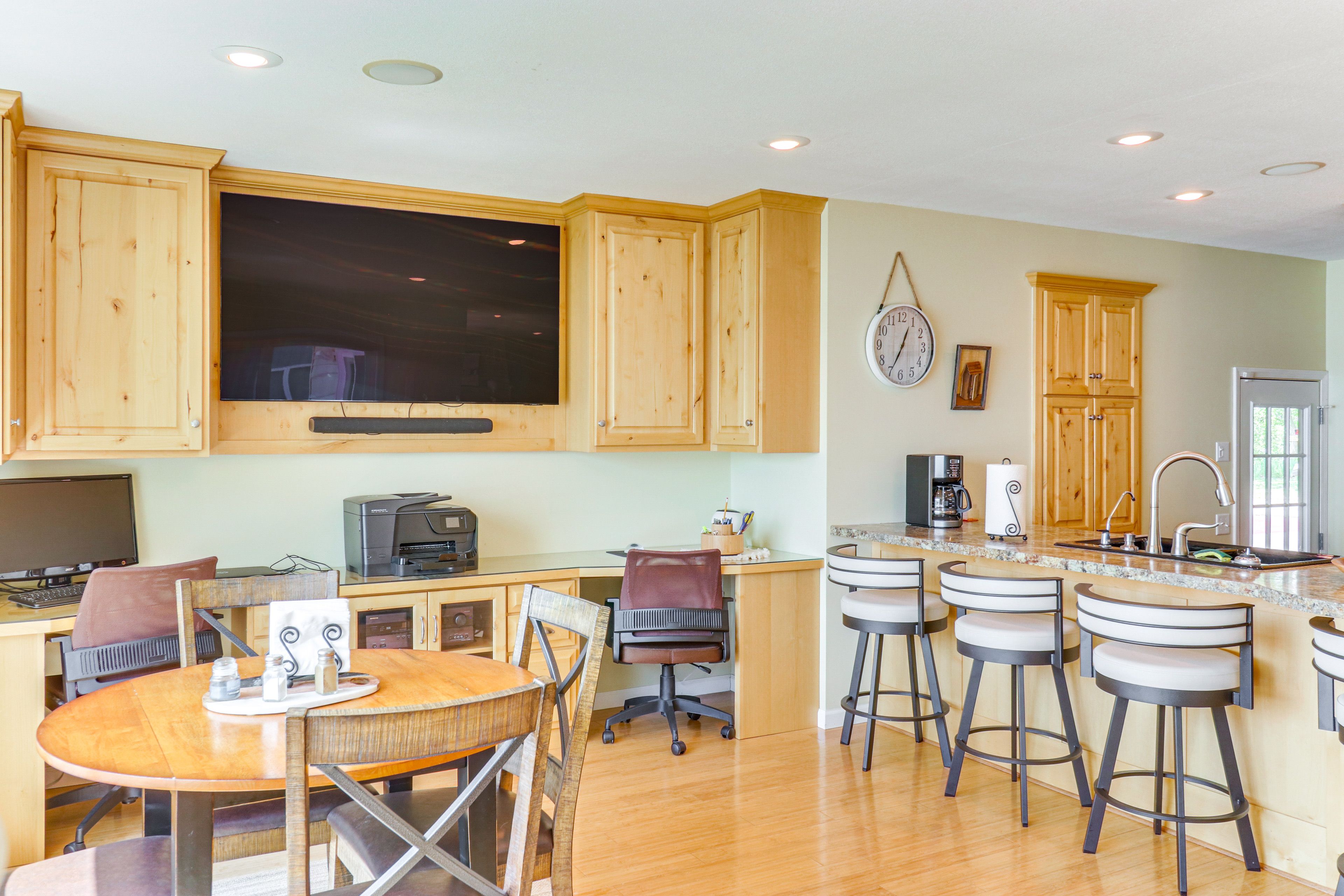 Dedicated Workspace | Free WiFi | Dining Table