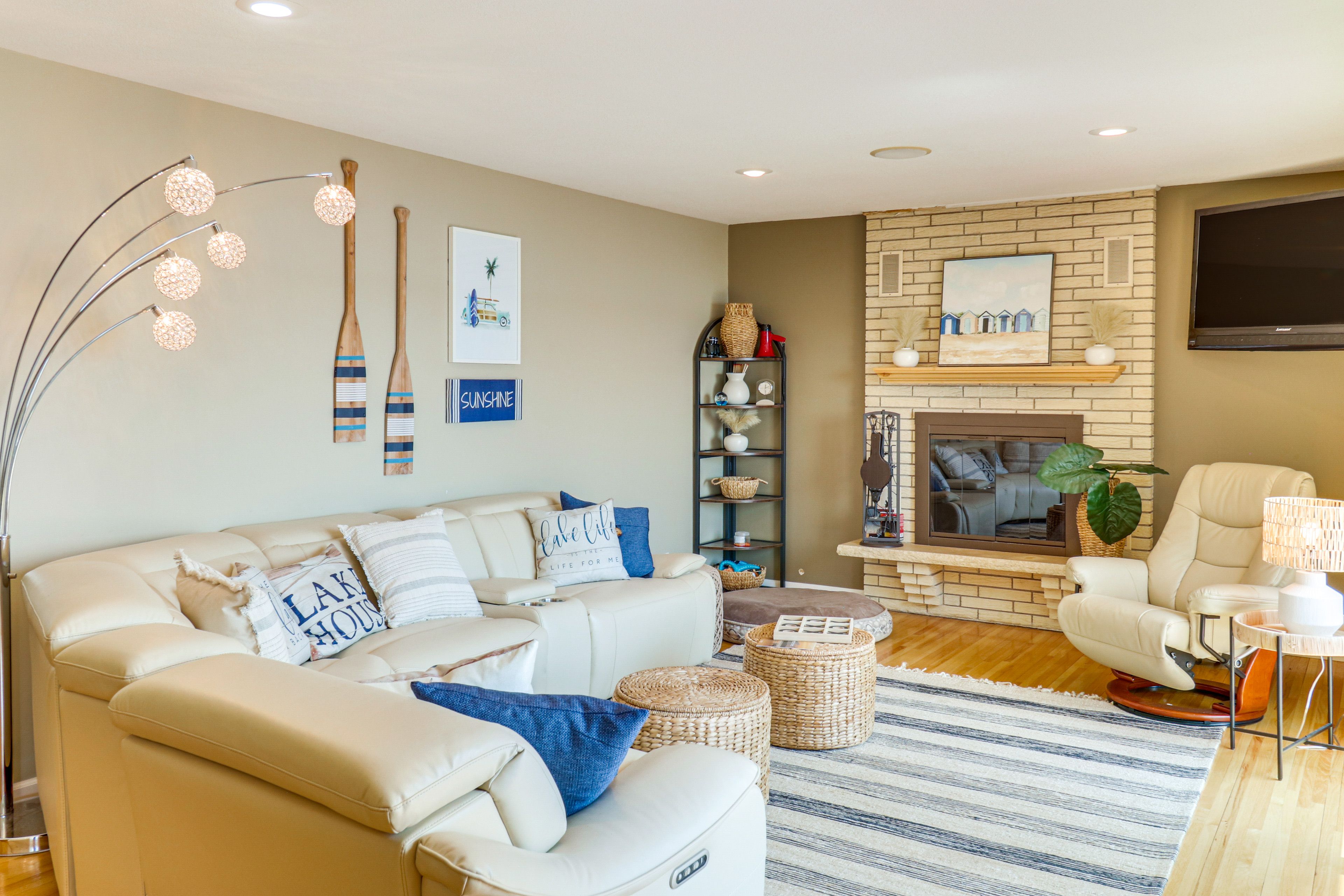 Living Room | Gas Fireplace | 65" Smart TV | Central A/C & Heat