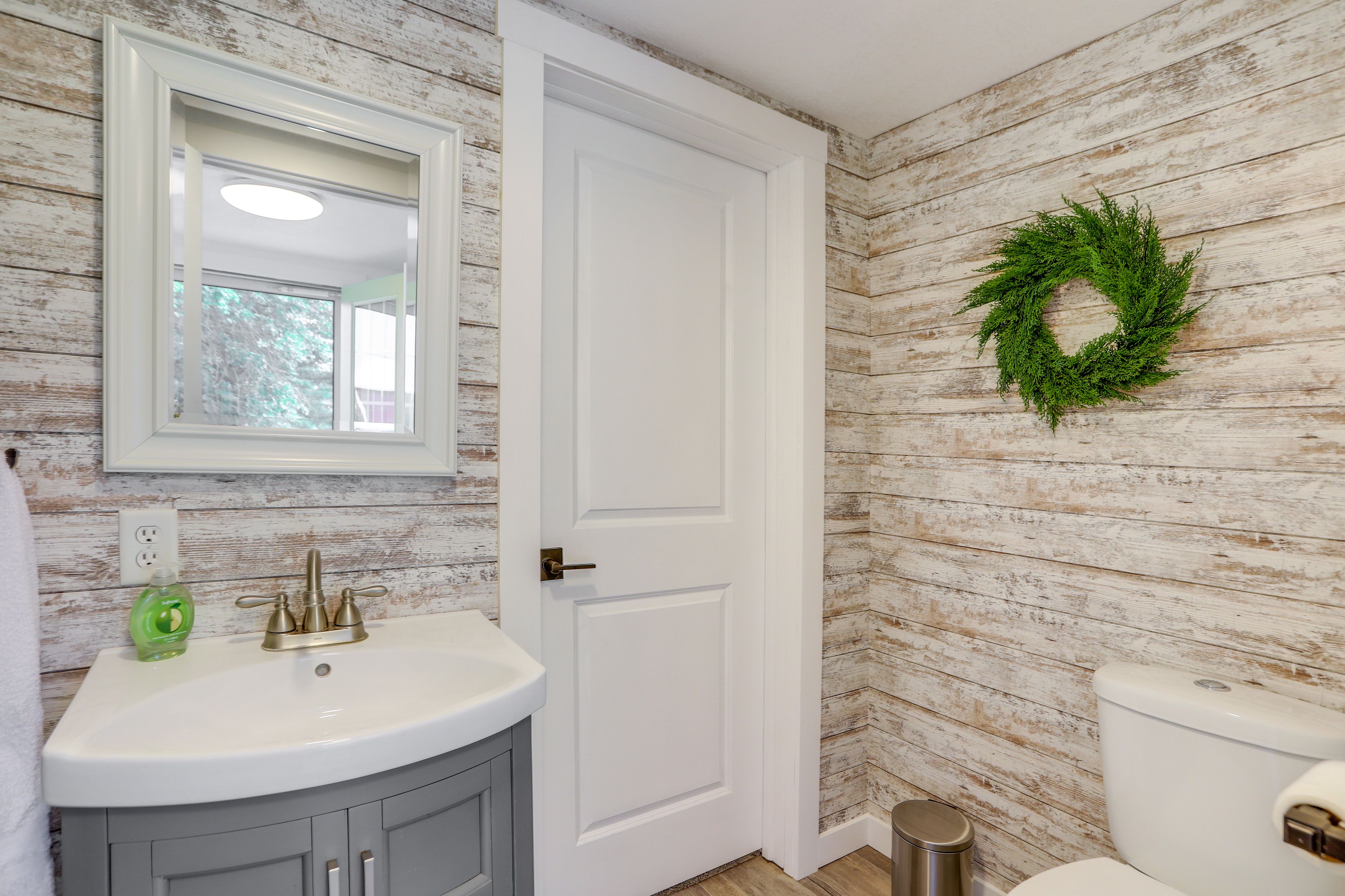 Full Bath | Complimentary Toiletries