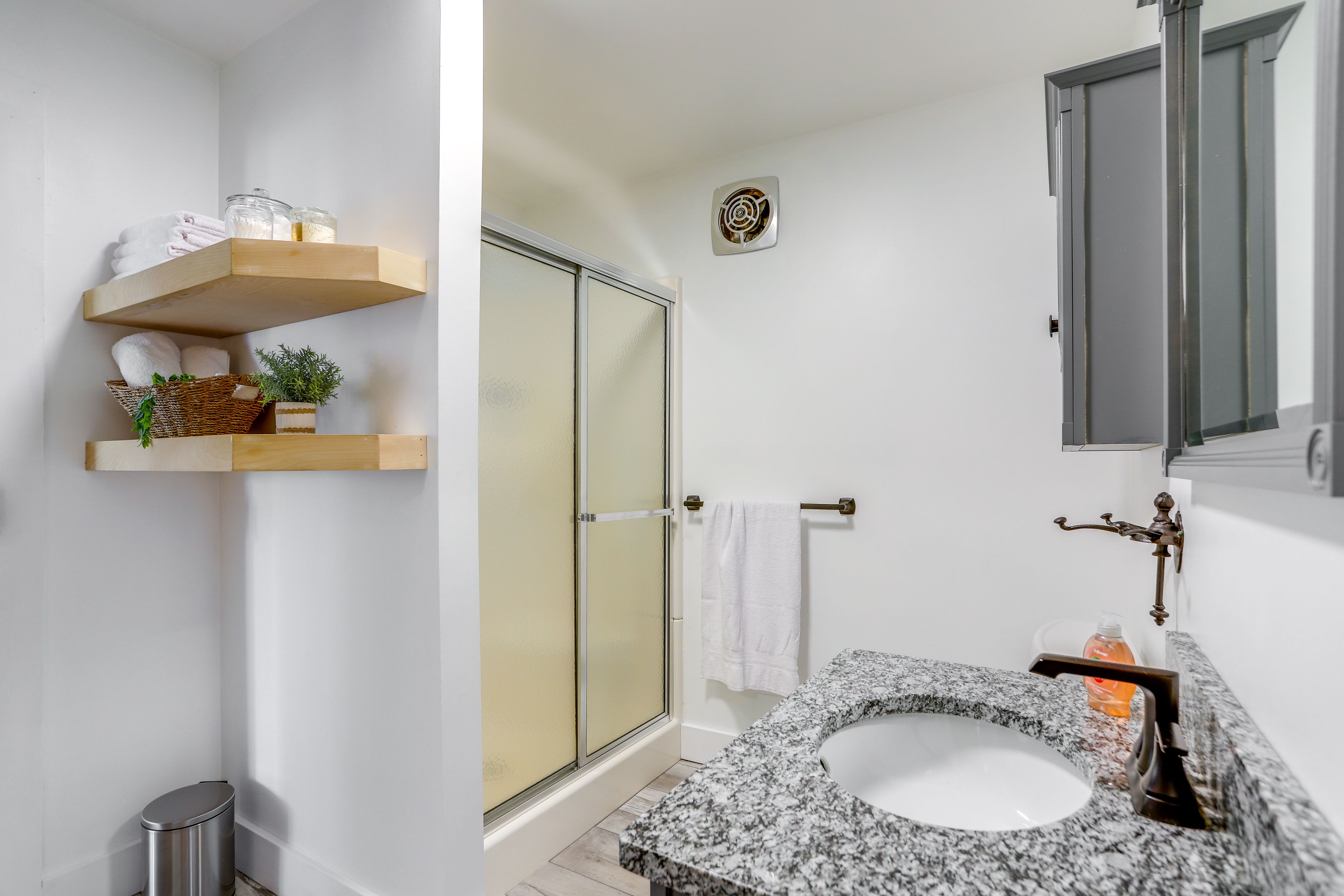 Full Bath | Towels | Hair Dryer