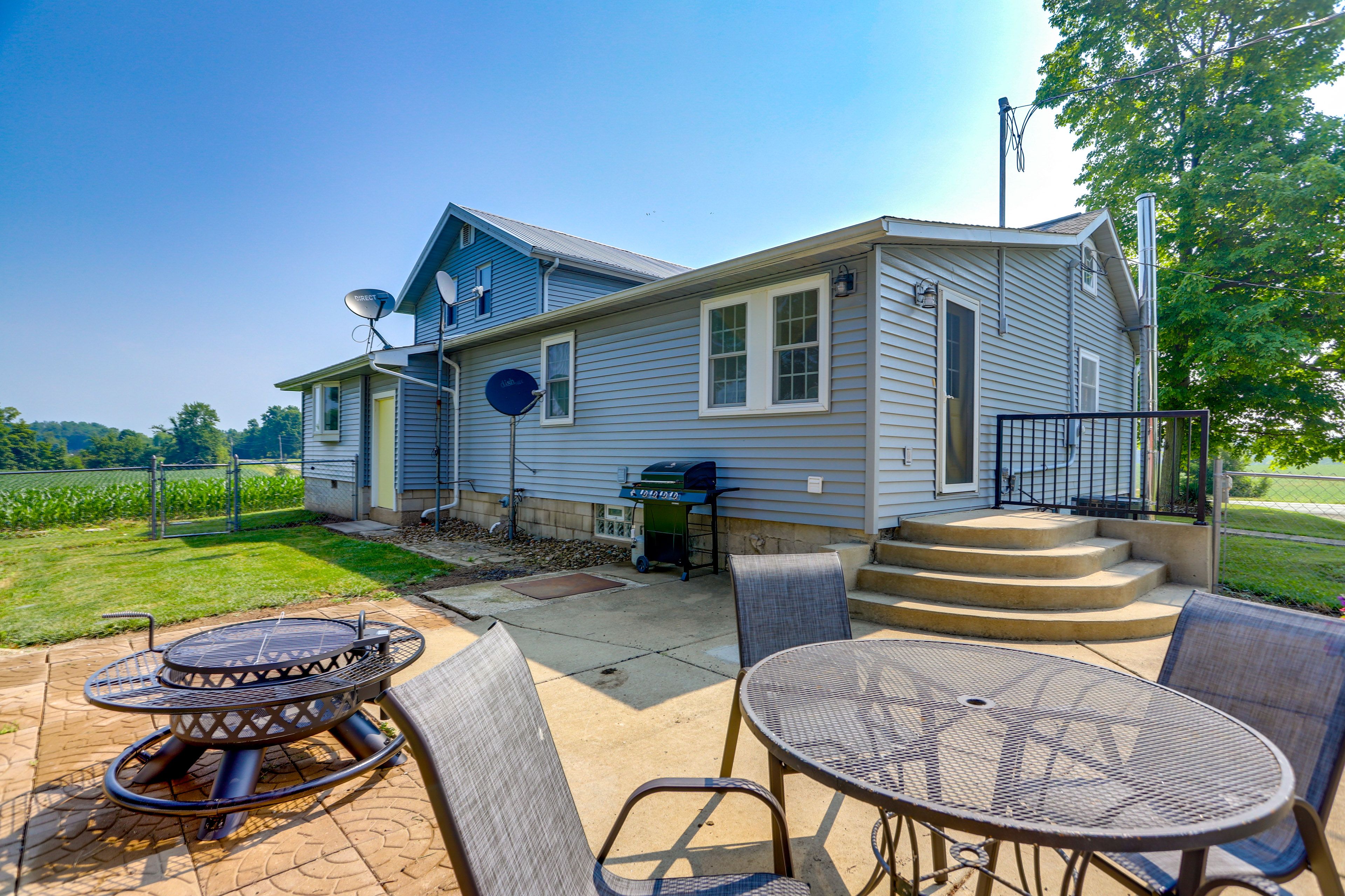 Fenced-In Patio | Fire Pit (Wood Provided)