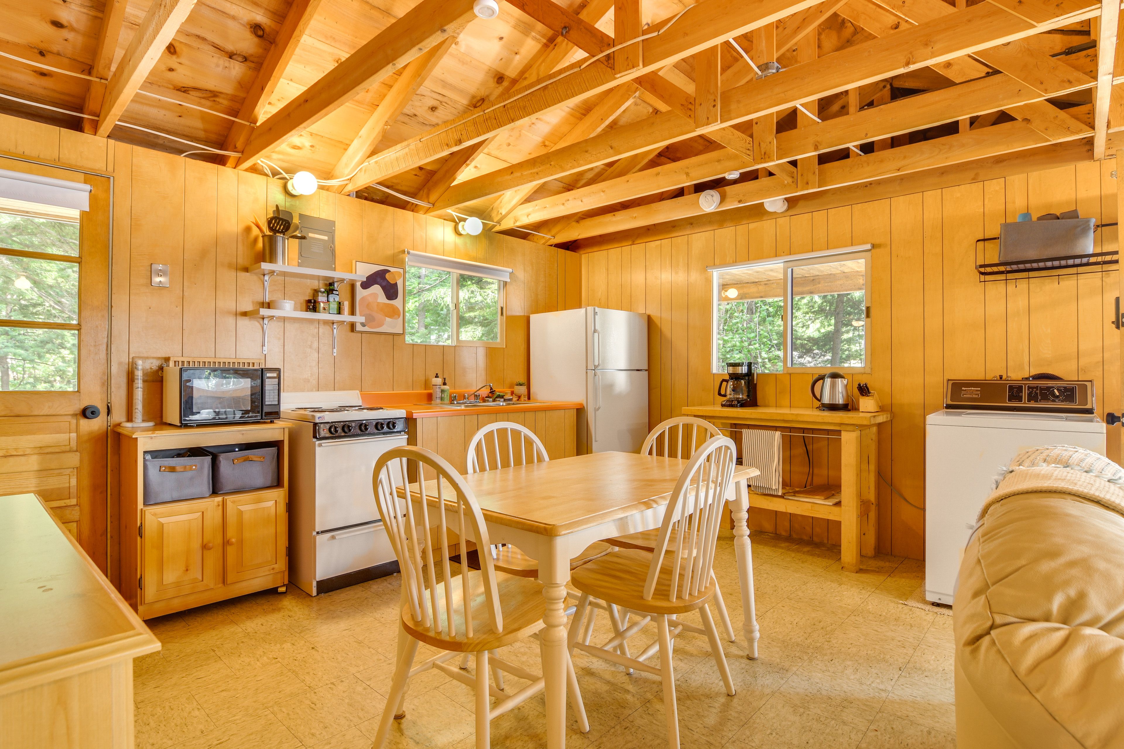 Kitchen | Dining | Dishware/Flatware & Cooking Basics Provided