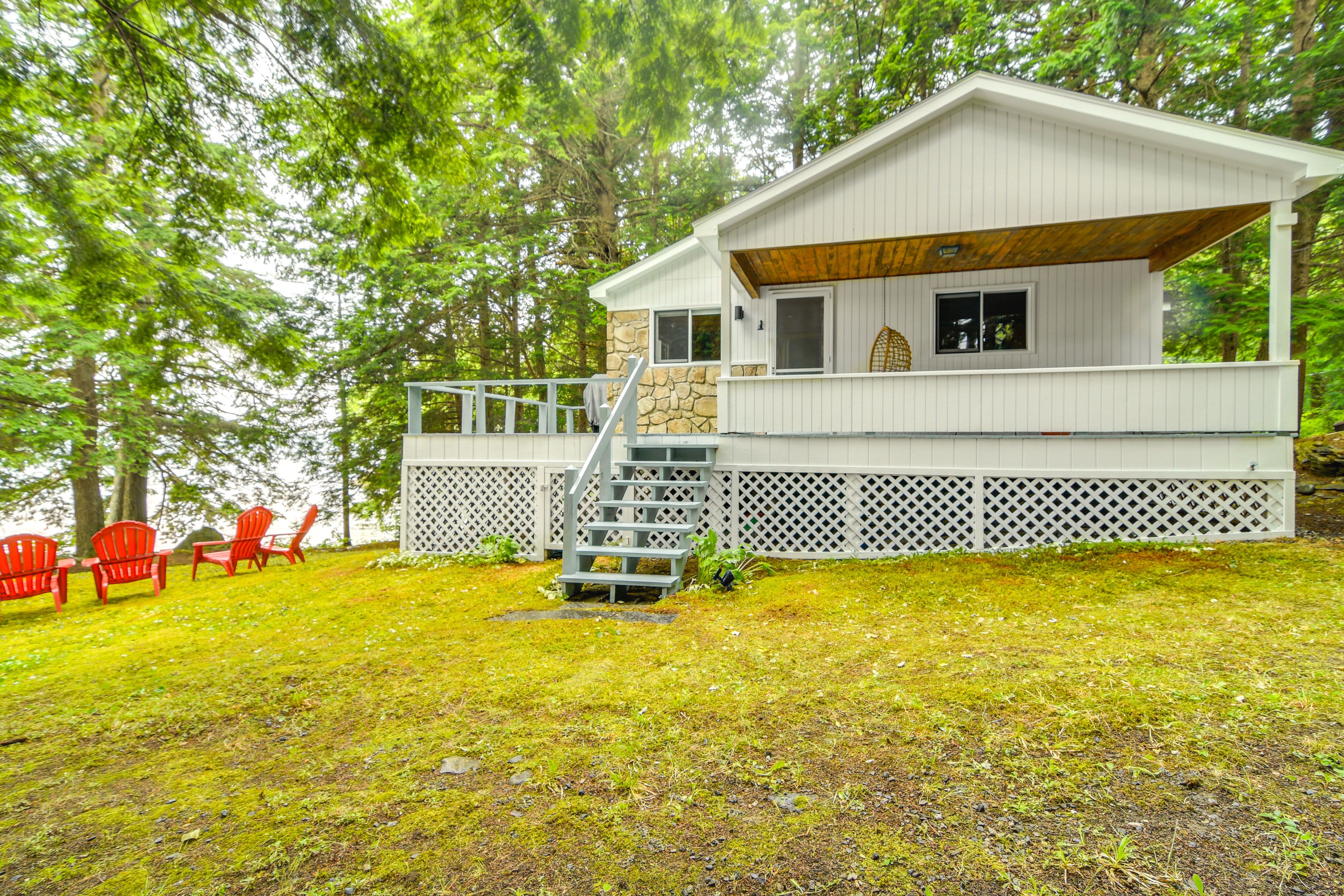 Cottage Exterior | Wraparound Deck
