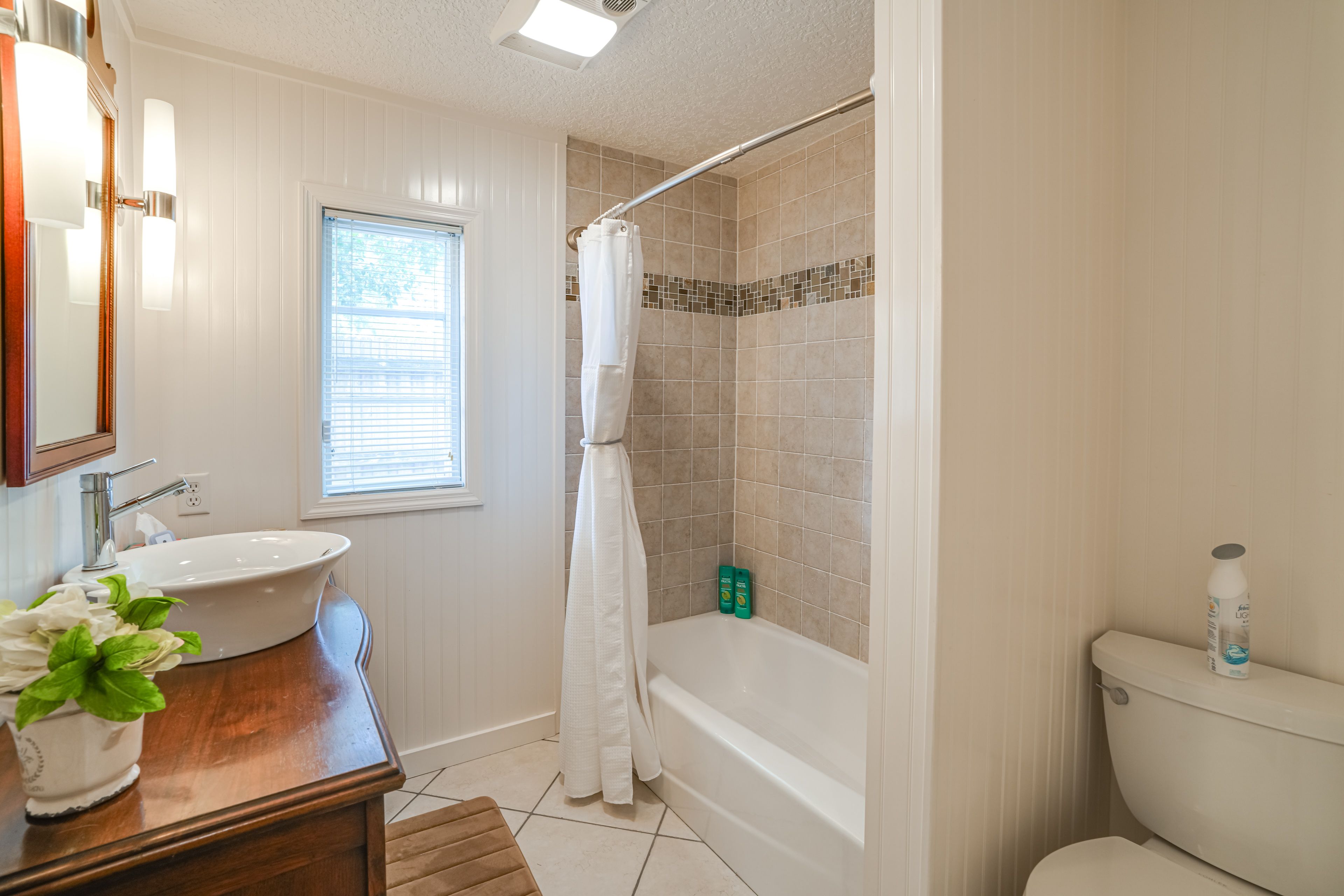 Bathroom | Complimentary Toiletries | 1st Floor