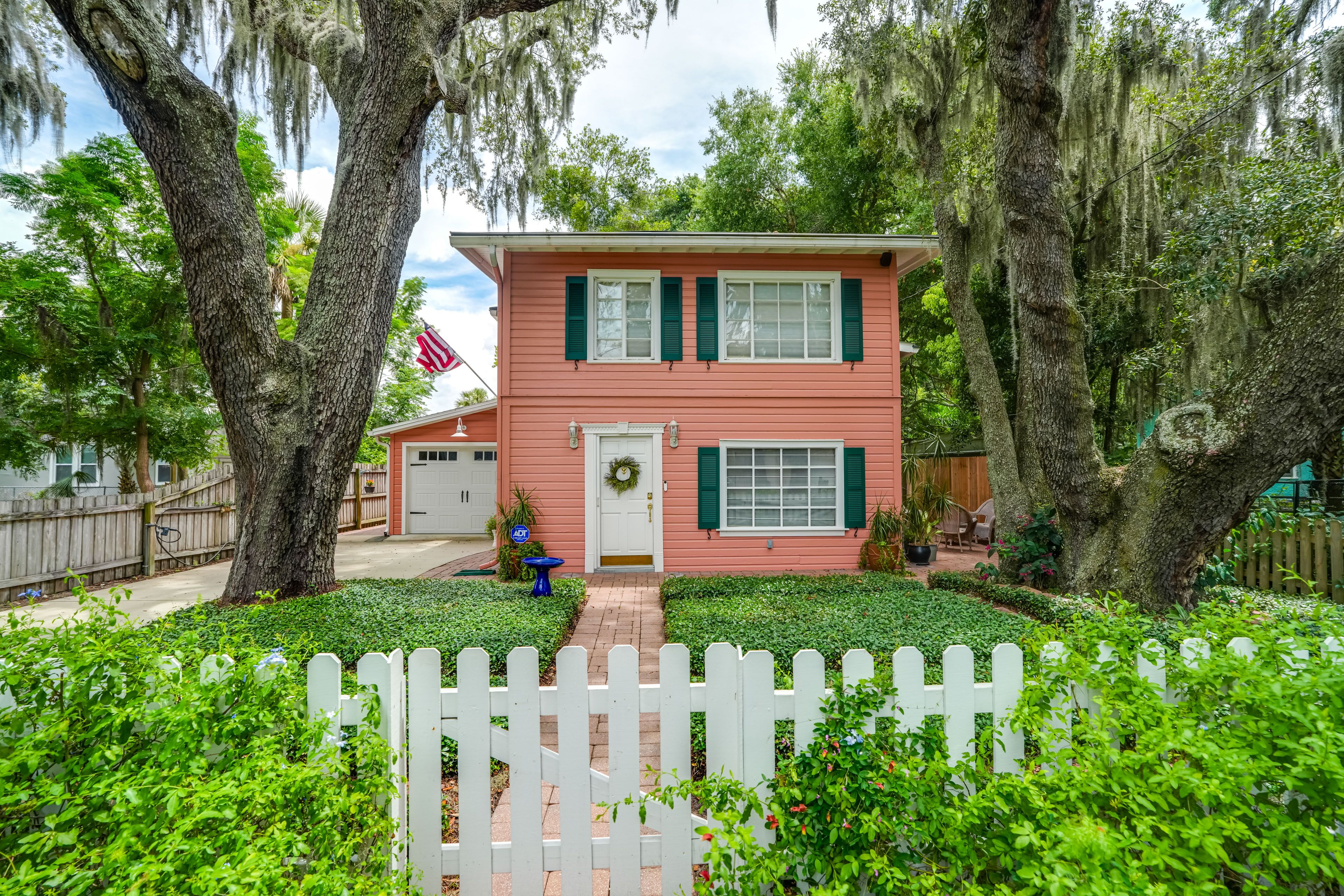 Mt Dora Vacation Rental | 2BR | 2BA | 1 Step Required to Enter | 1,400 Sq Ft