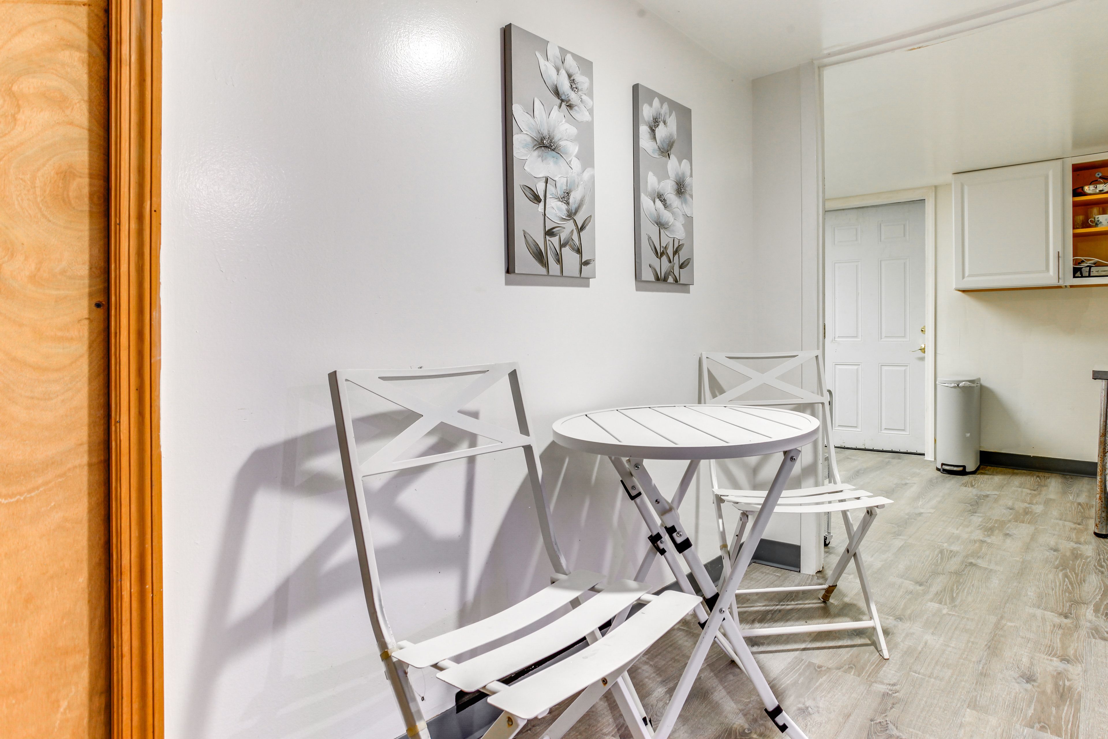 Dining Area | Dishware/Flatware Provided
