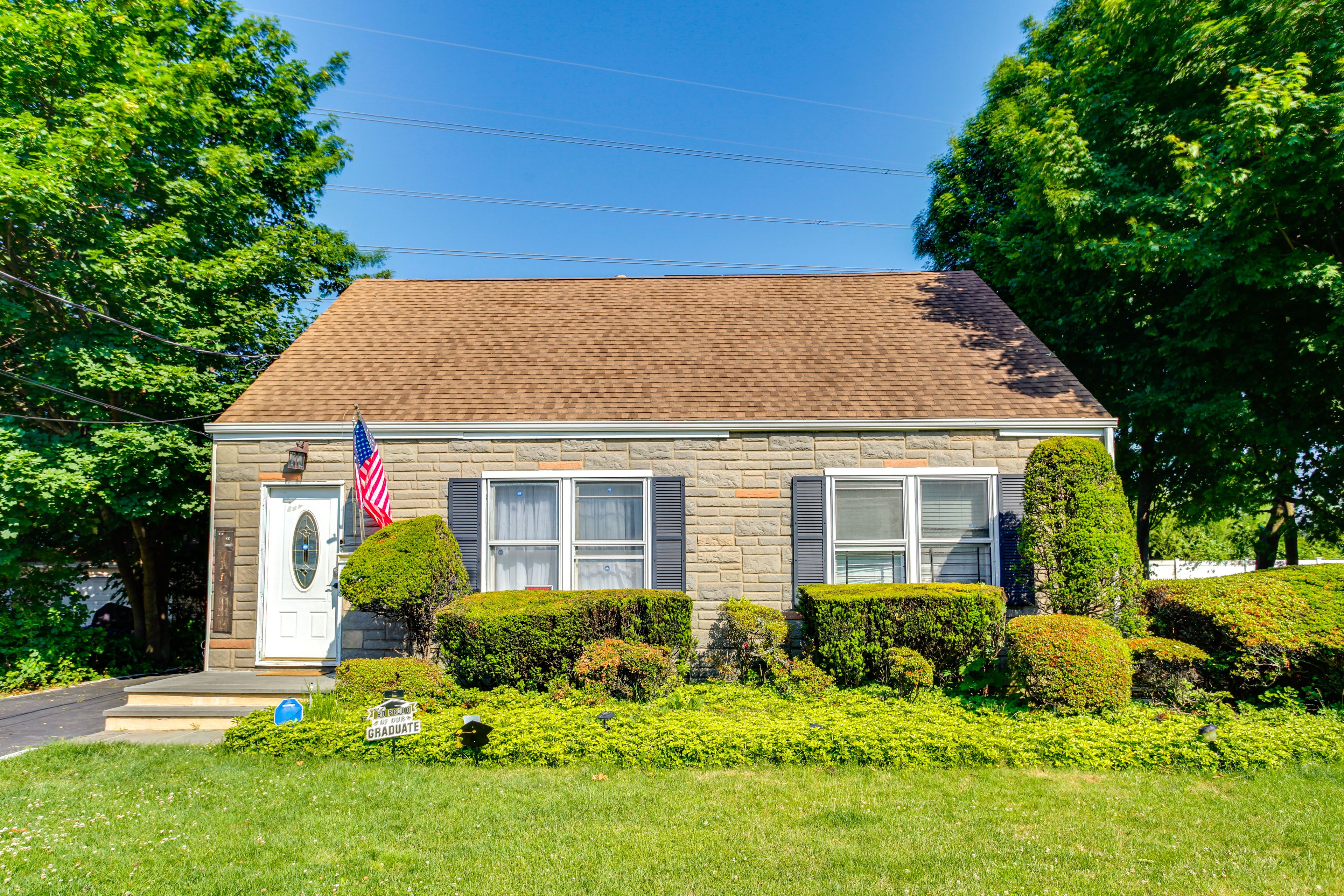 Yonkers Vacation Rental | 1BR | 1BA | 700 Sq Ft | Stairs Required to Enter