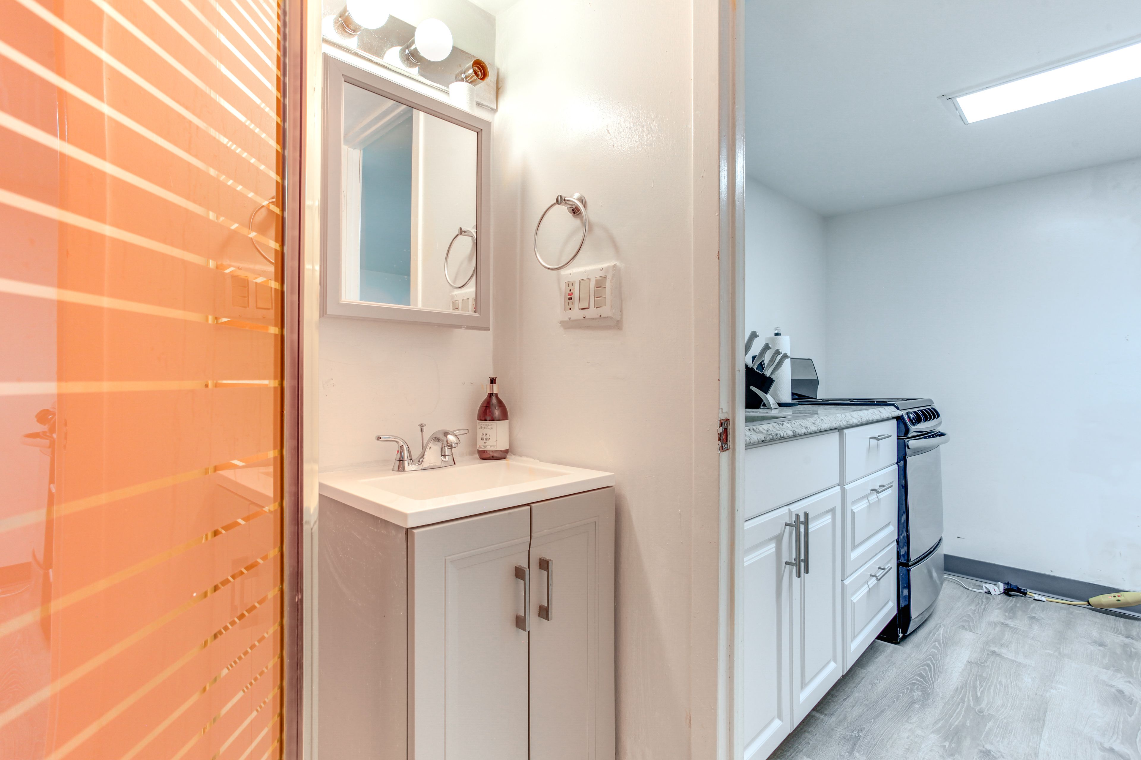 Bathroom | Complimentary Toiletries | Towels Provided