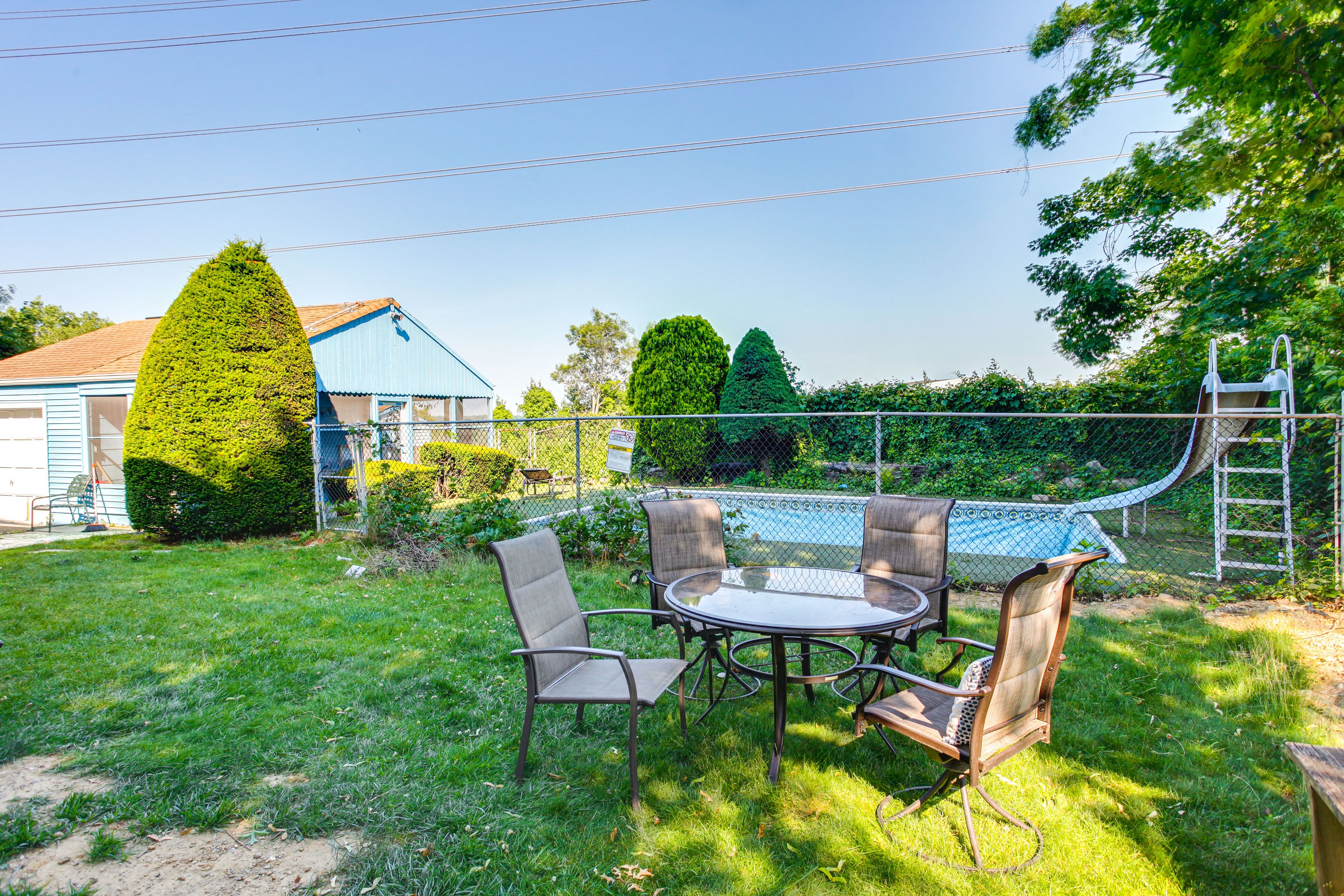 Backyard | Outdoor Dining Area