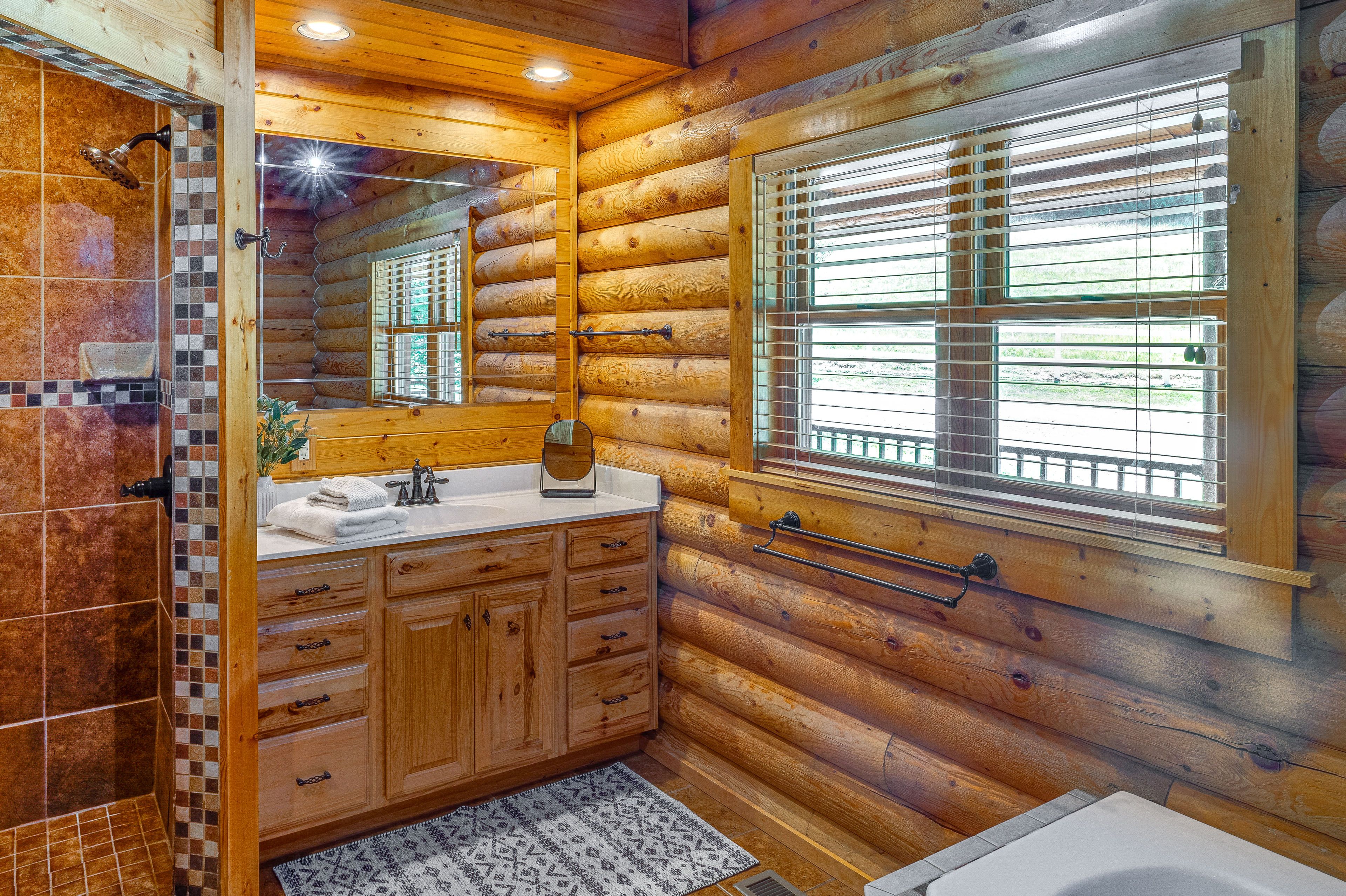 En-Suite Bathroom | 1st Floor
