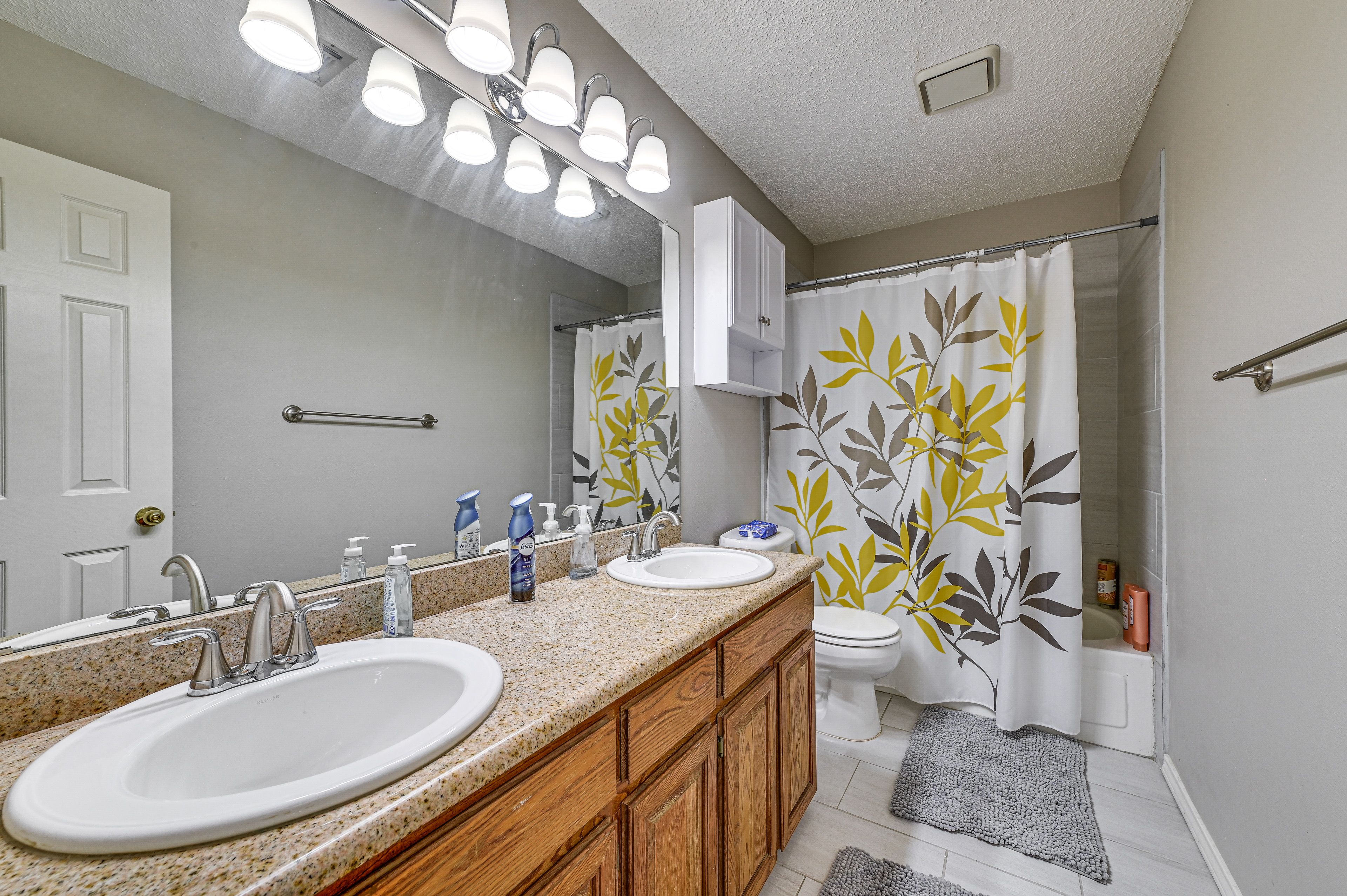 Full Bathroom | 2nd Floor