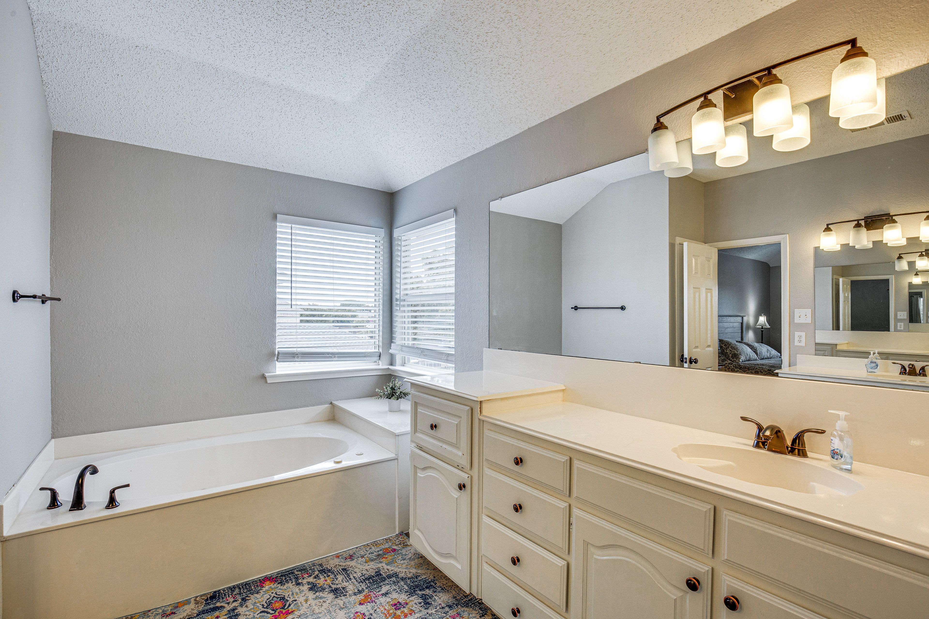 En-Suite Bathroom | 2nd Floor | Complimentary Toiletries