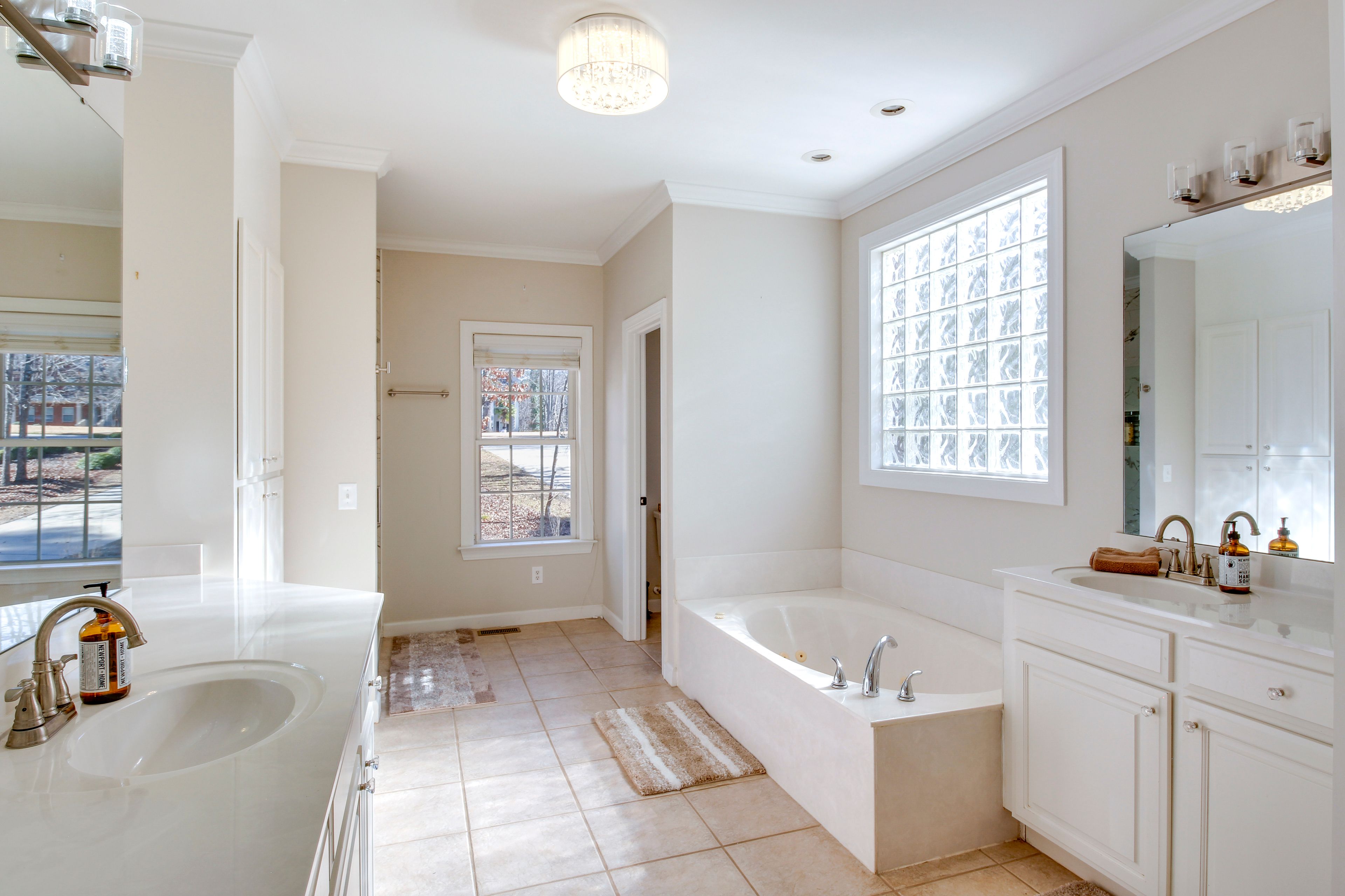En-Suite Bathroom | 1st Floor