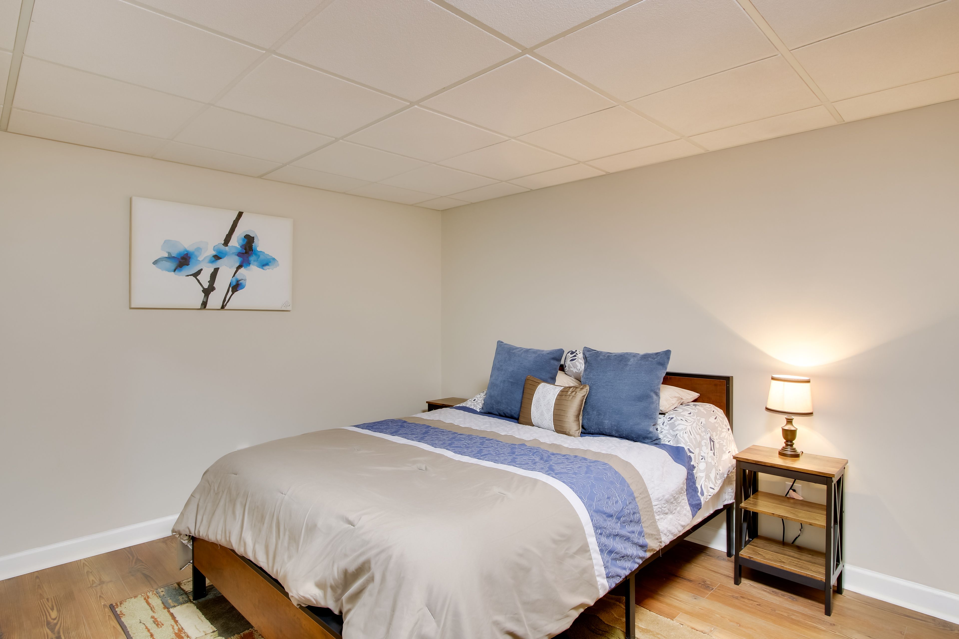Bonus Room 2 | Queen Bed | Basement
