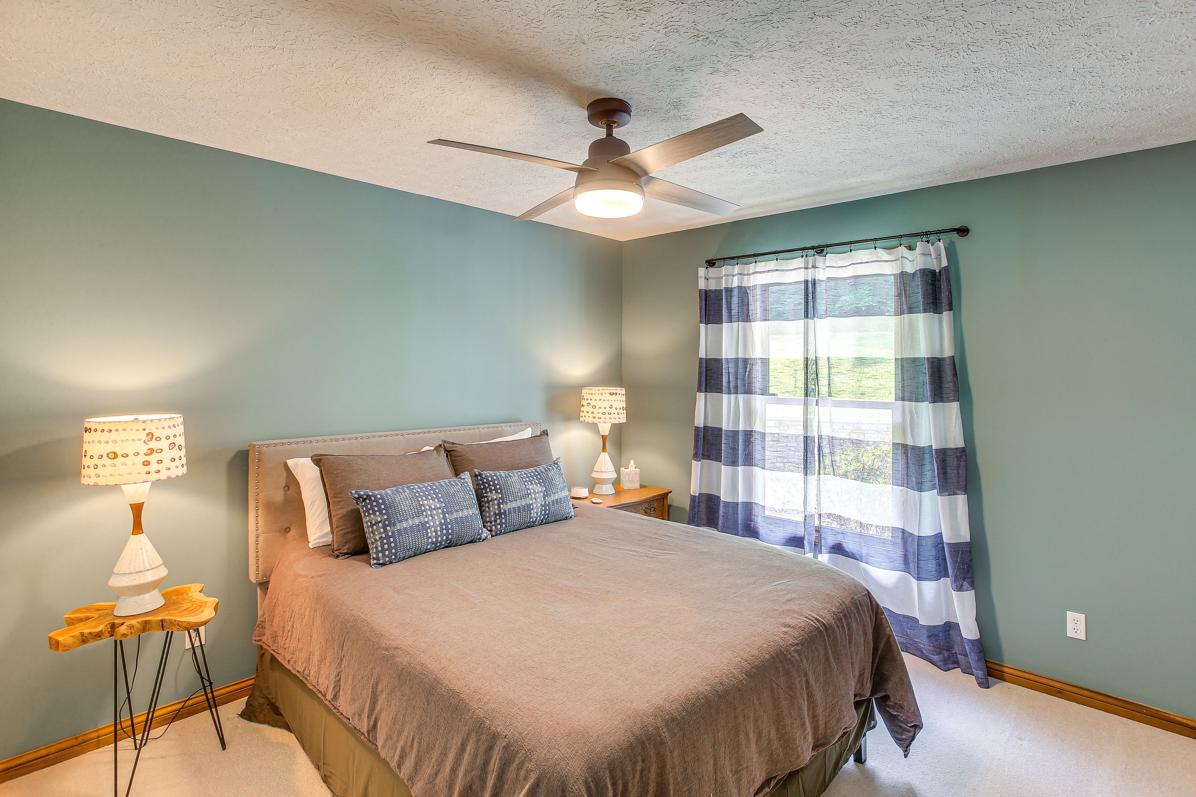 Bedroom 3 | Main Floor | Queen Bed | Smart TV