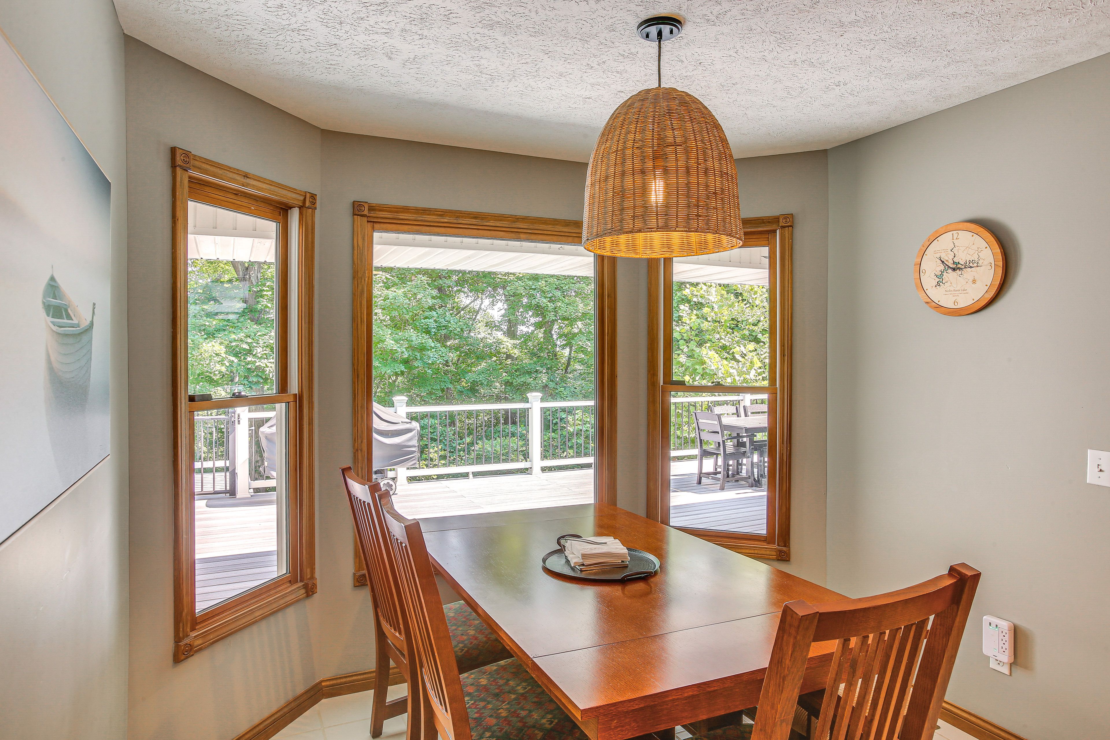 Dining Area | Main Floor | Dishware & Flatware Provided