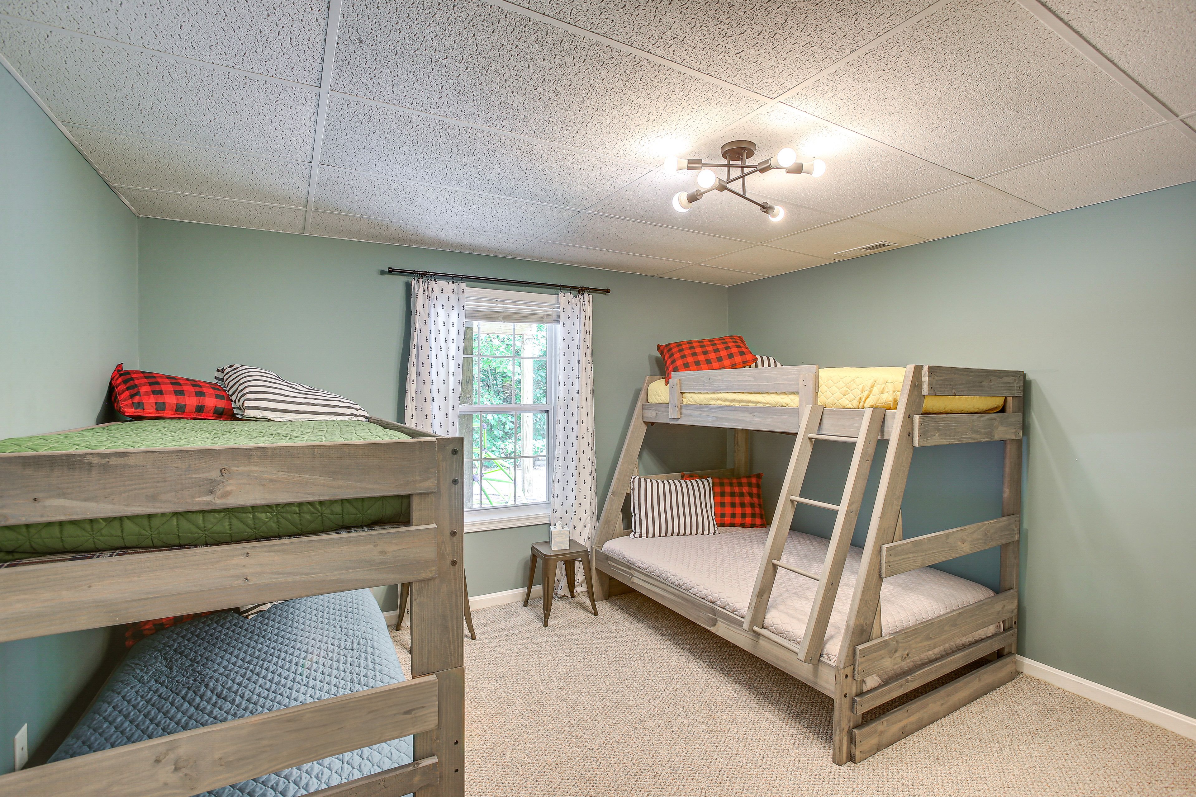 Bedroom 5 | Basement | Twin/Full Bunk Bed | Twin Bunk Bed