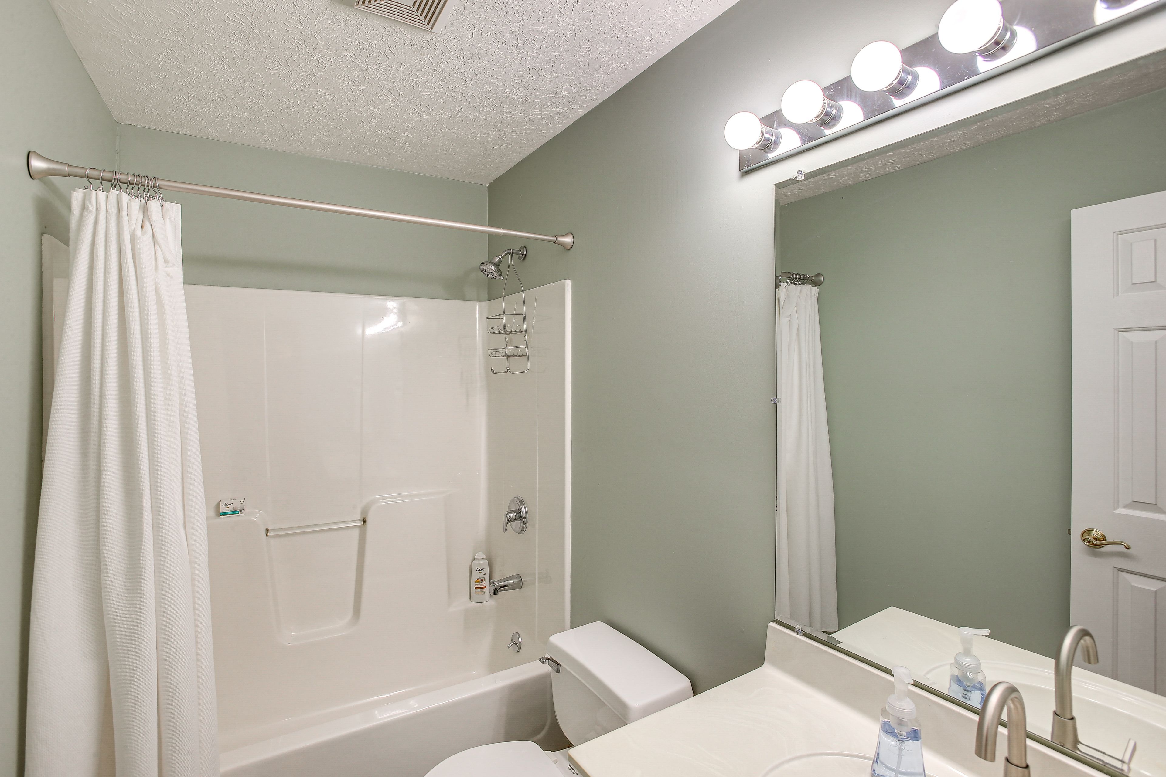Full Bathroom | Main Floor
