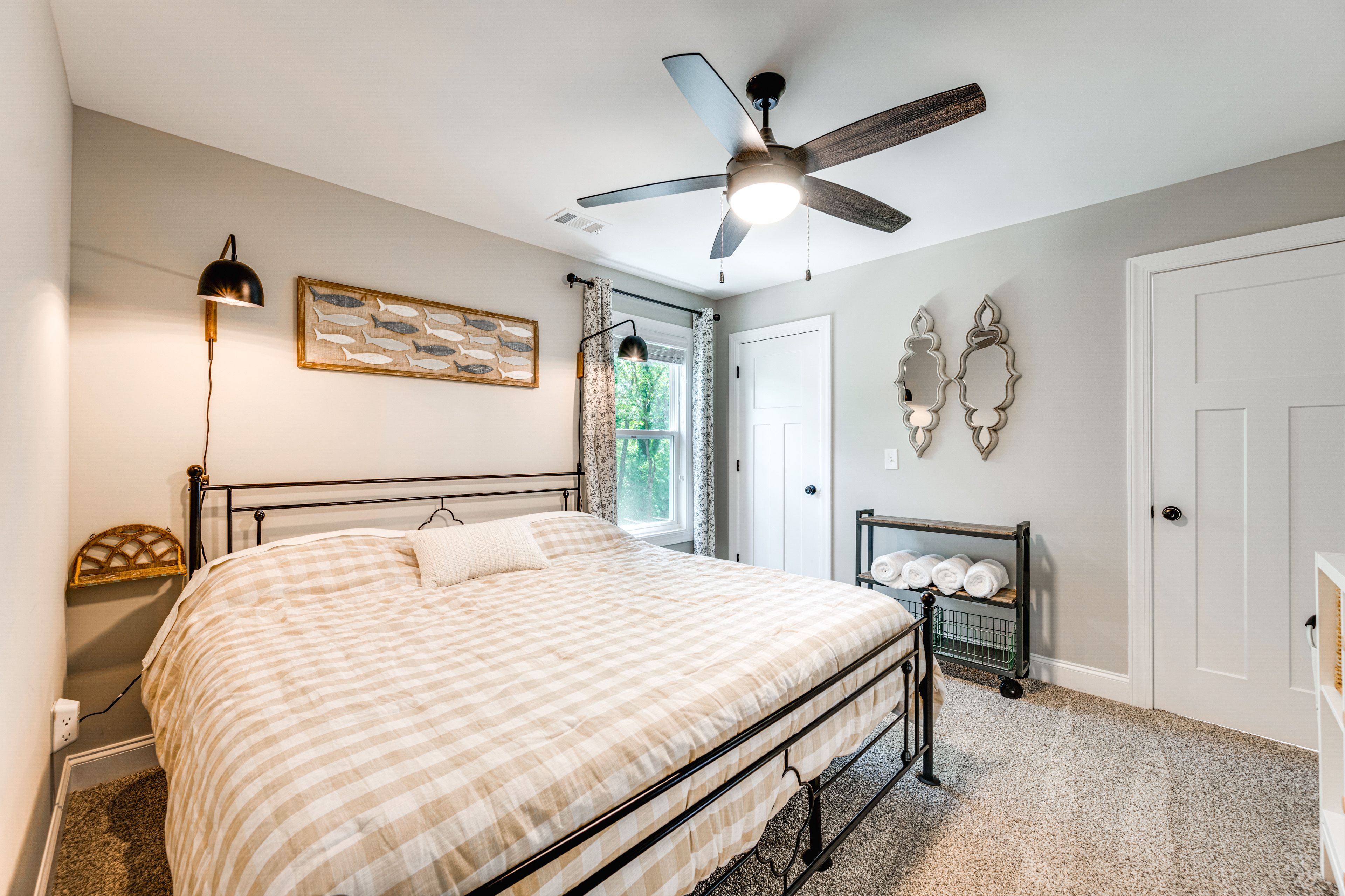 Bedroom 2 | King Bed | 2nd Floor | Hangers