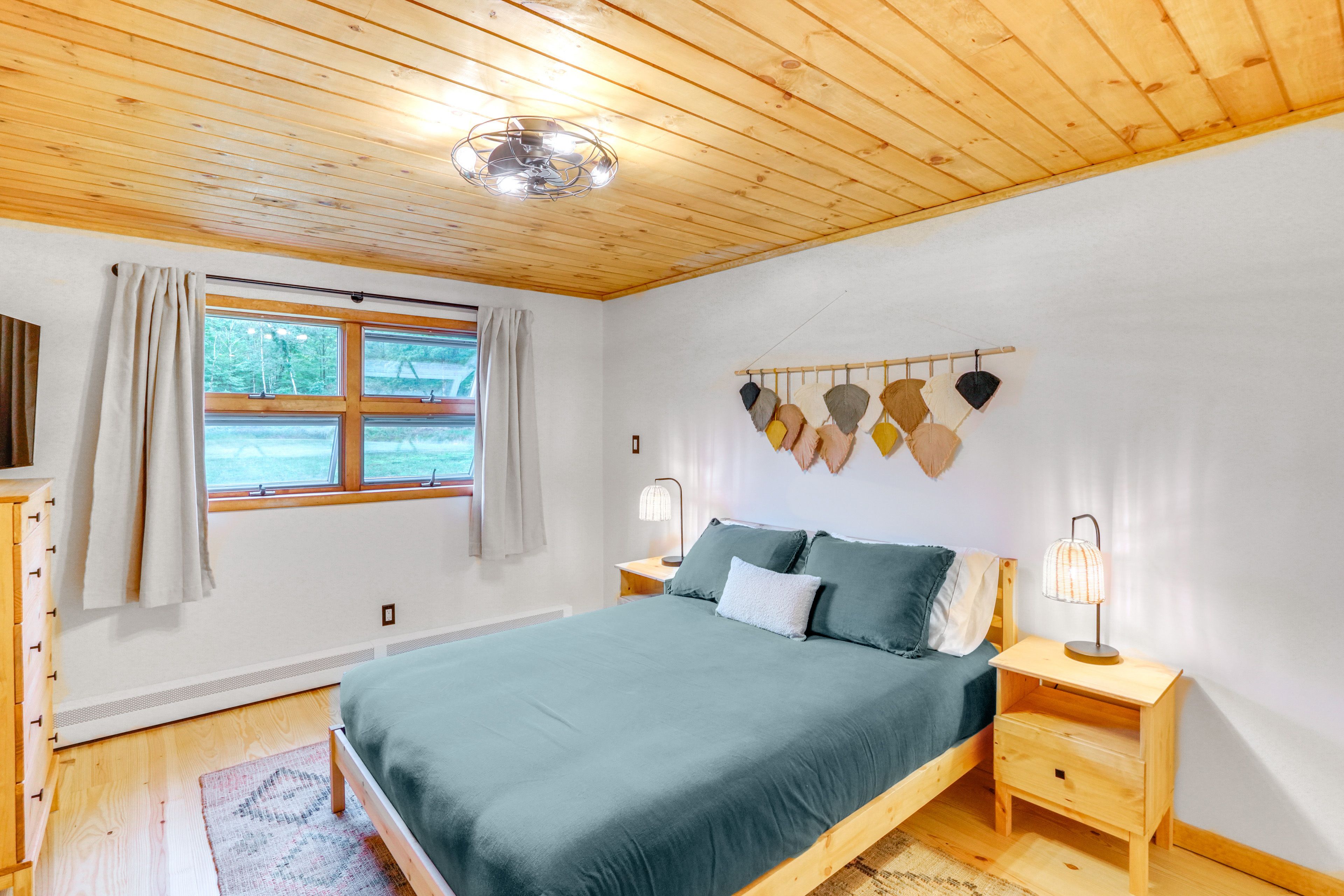 Bedroom 2 | 1st Floor | Queen Bed | Linens Provided