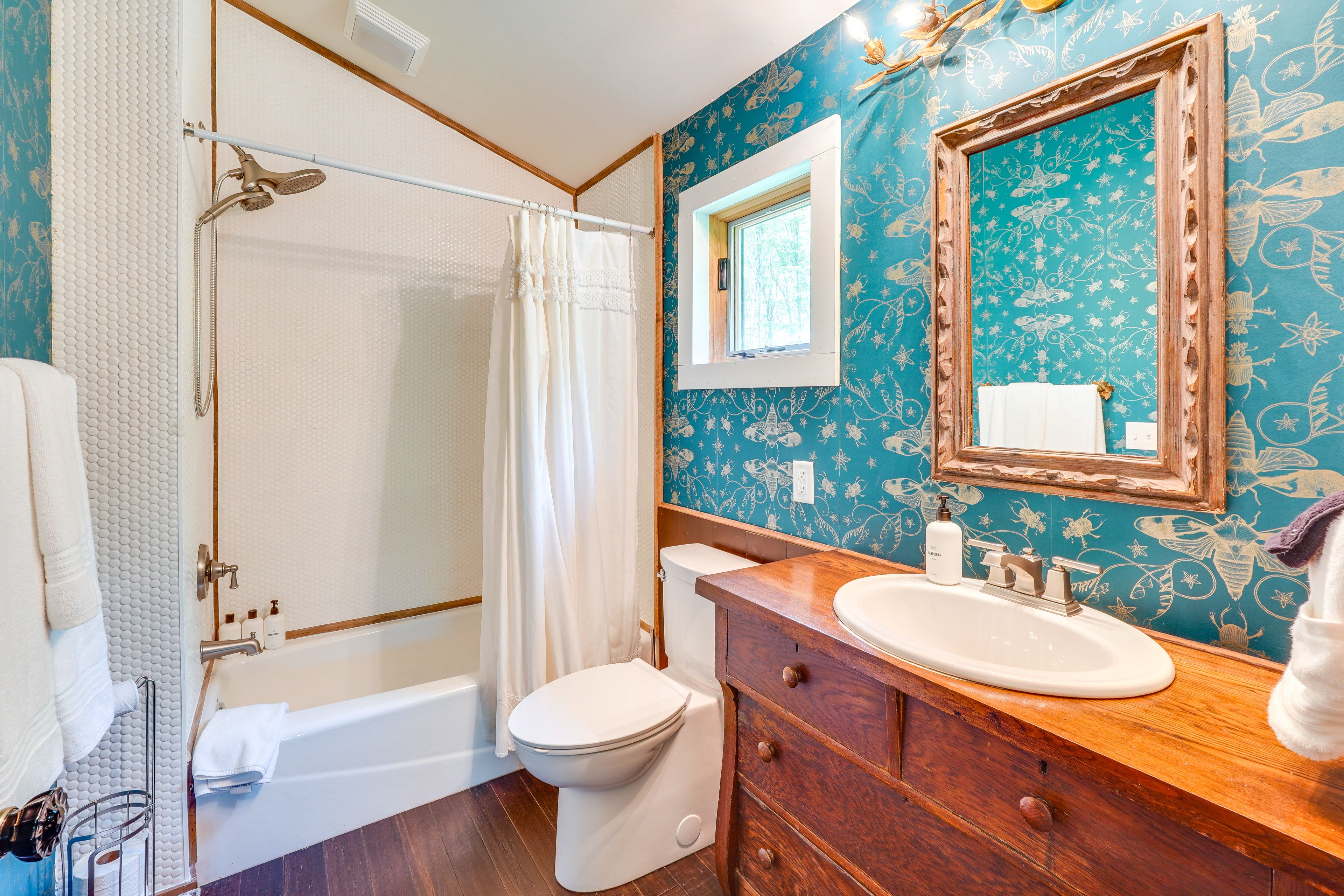 En-Suite Bathroom | 2nd Floor