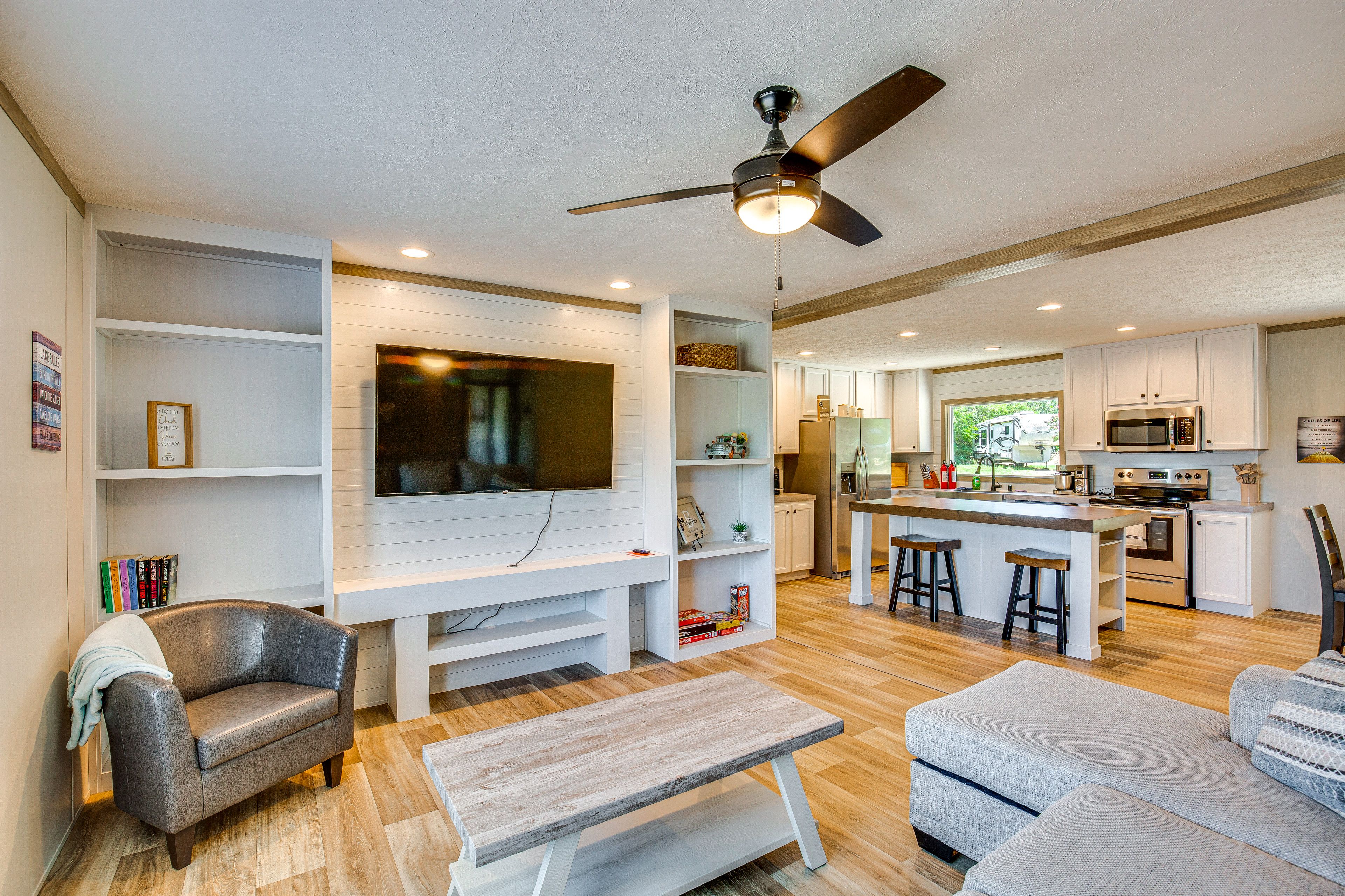 Living Area | Smart TV | Board Games