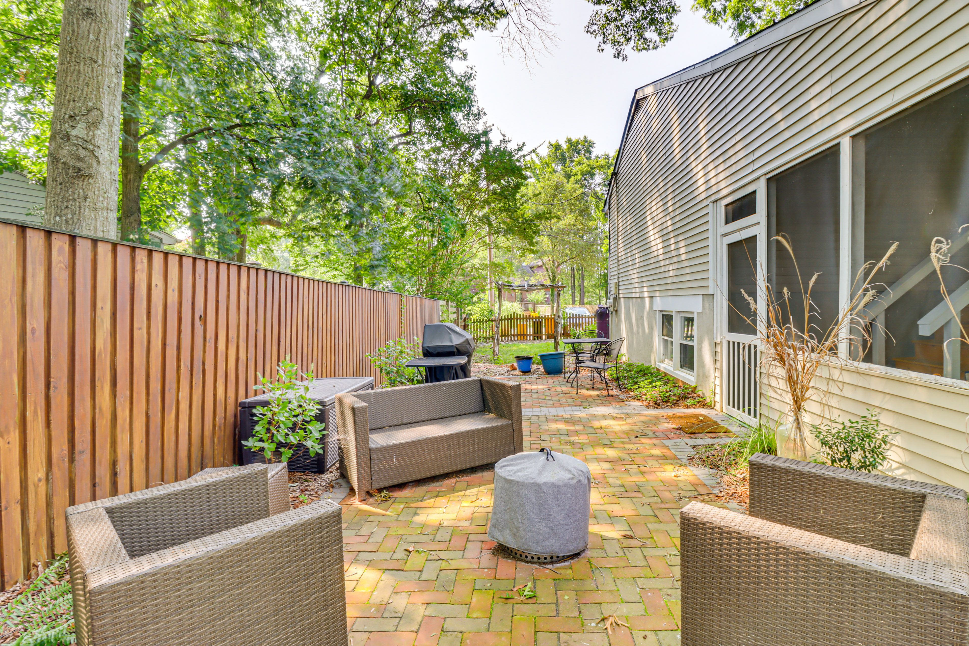 Annapolis Vacation Rental | 3BR | 2BA | Steps Required | 1,728 Sq Ft