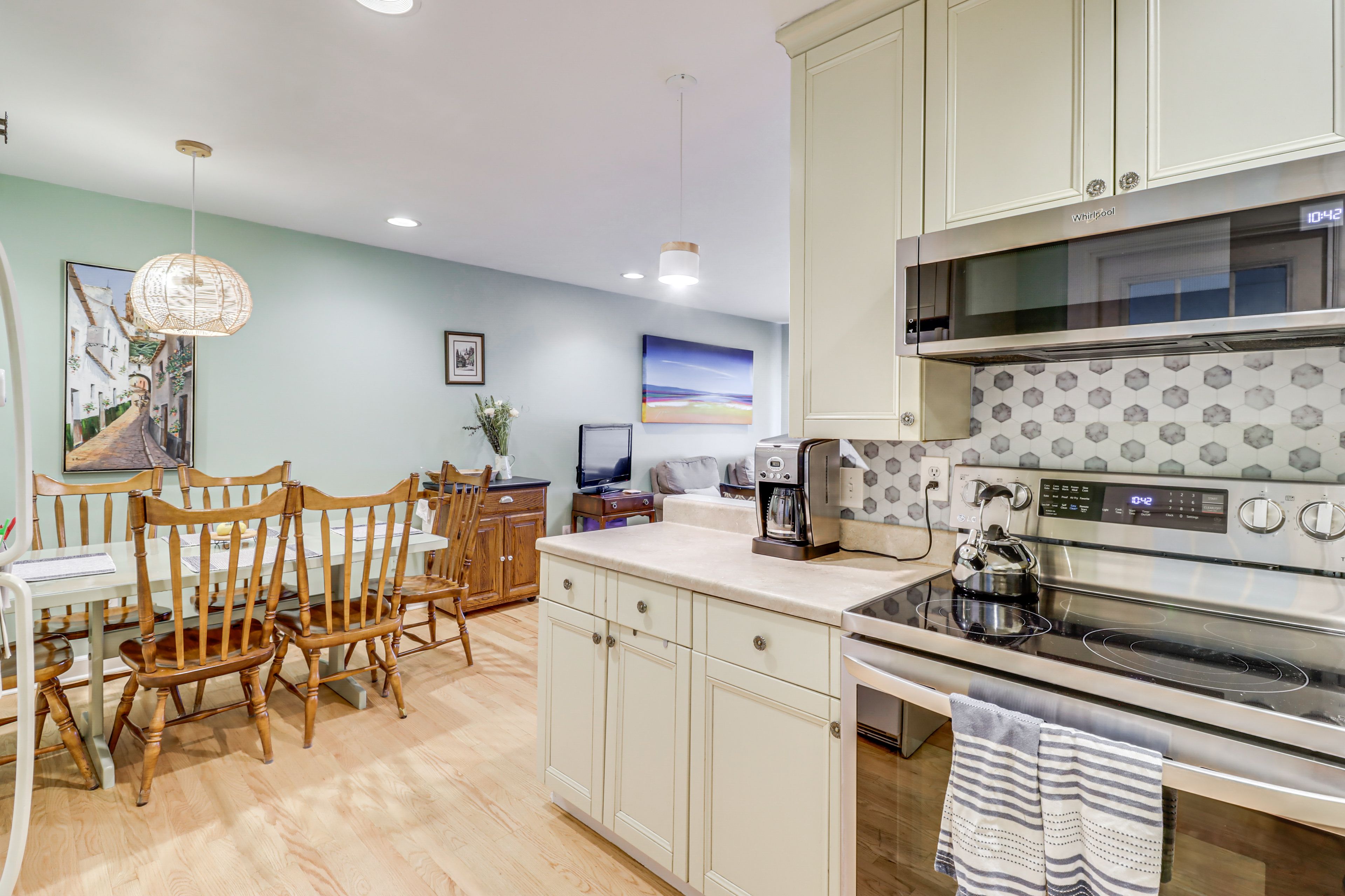 Kitchen | Coffee Maker | Cooking Basics | Main Level