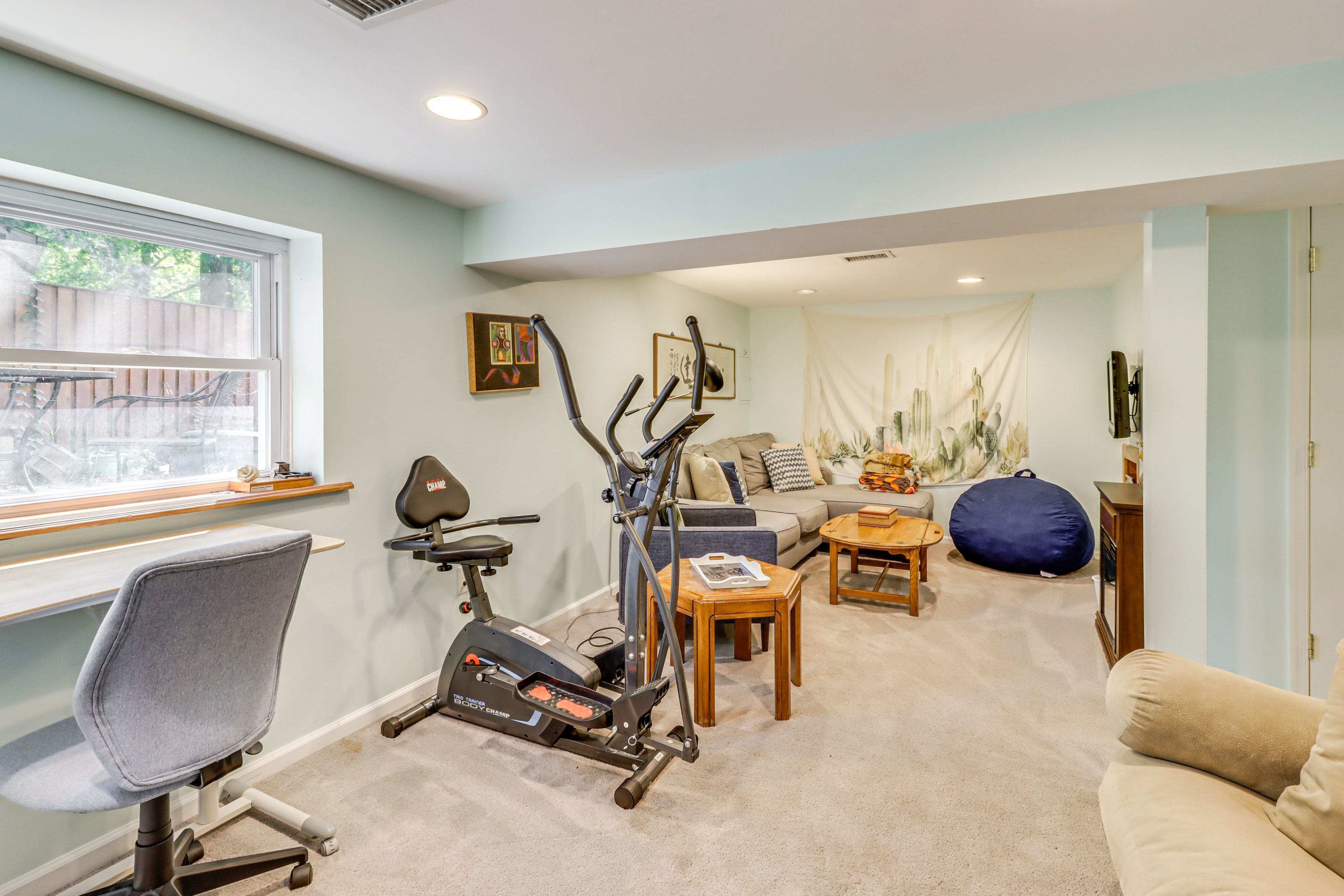 Downstairs Living Room | Queen Futon | Workspace | Smart TV | Washer/Dryer