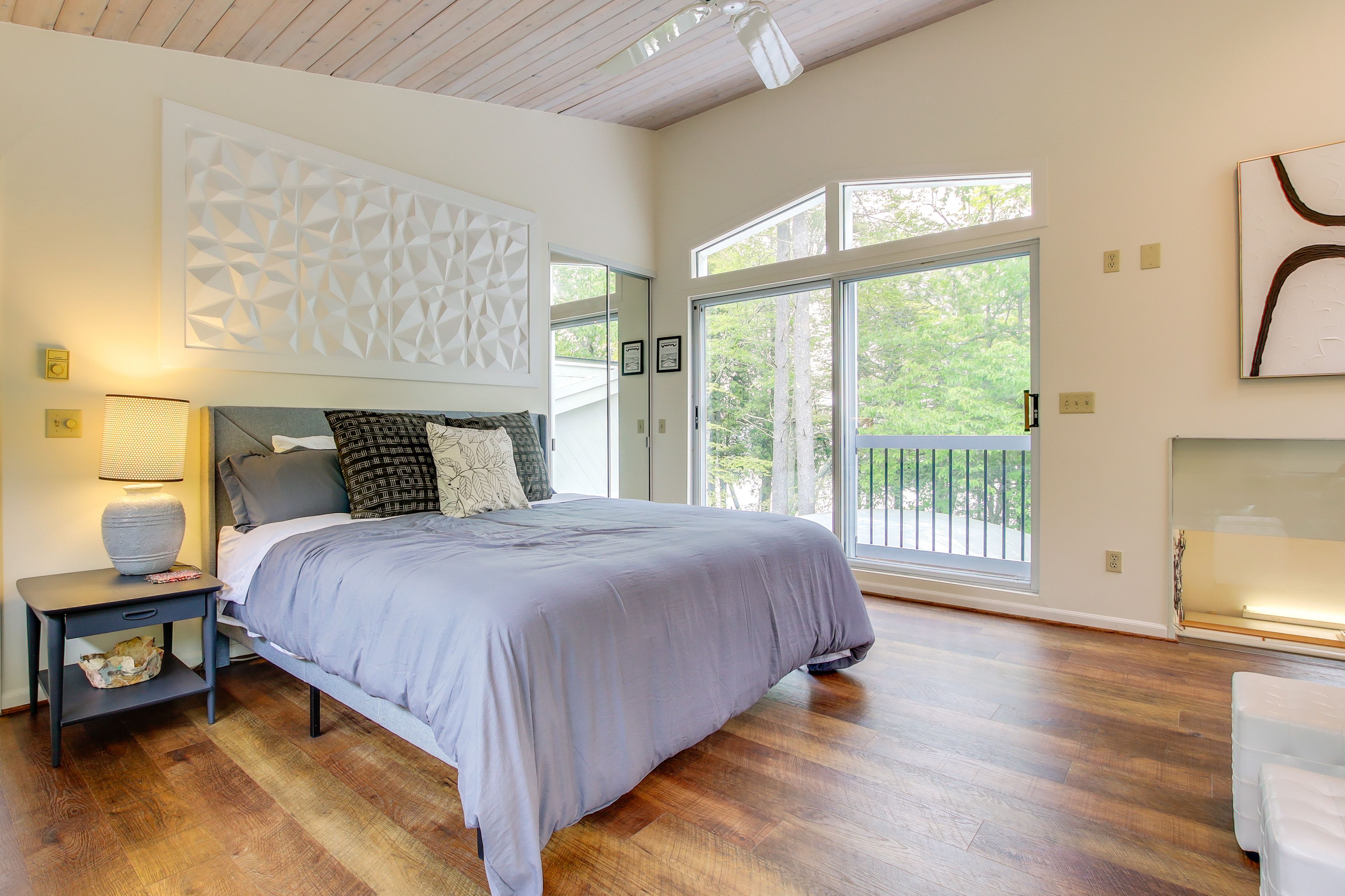Bedroom 3 | King Bed | Fireplace (Decorative) | 2nd Floor