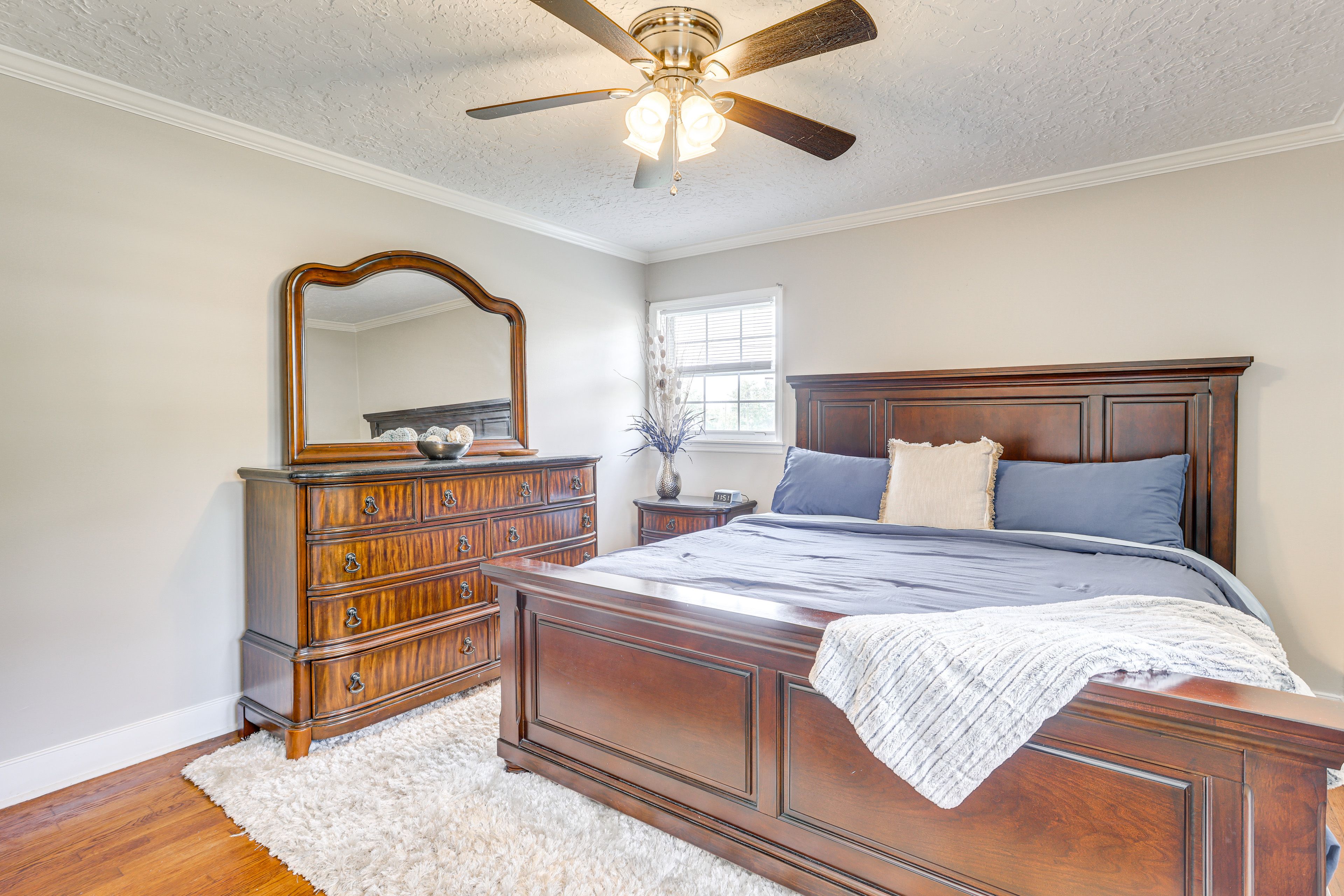 Bedroom 1 | King Bed