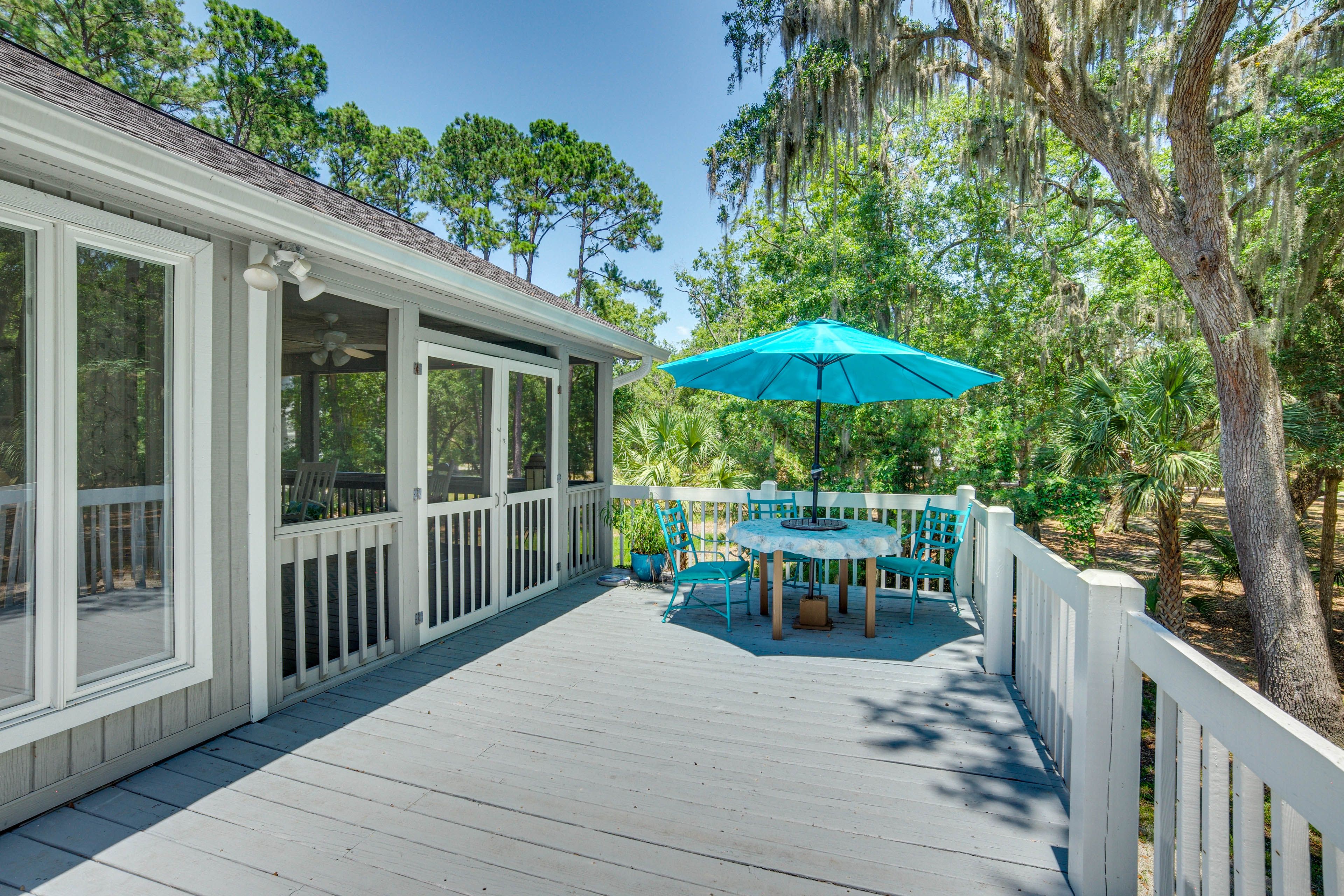 Deck | Seating & Dining