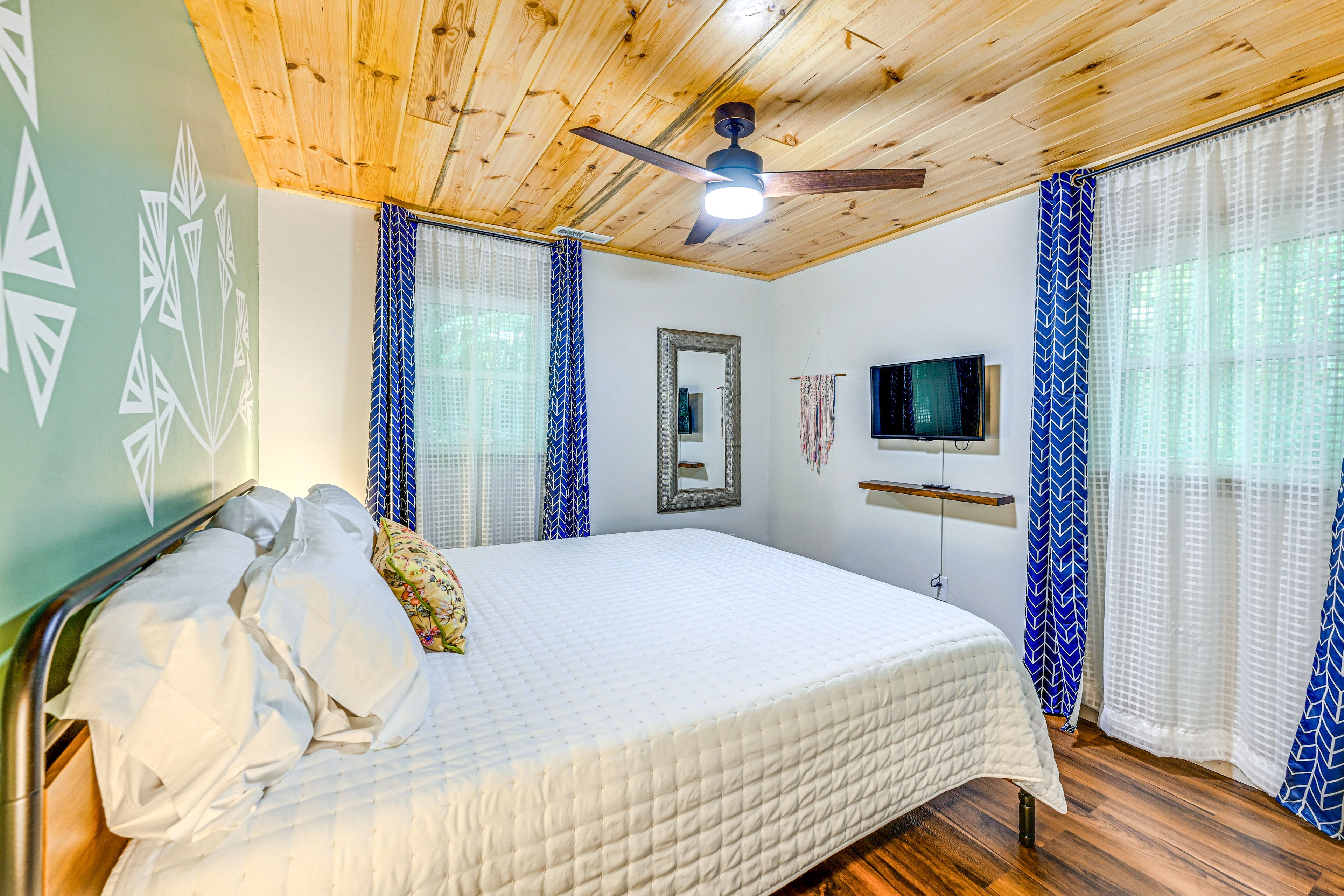 Bedroom 2 | King Bed