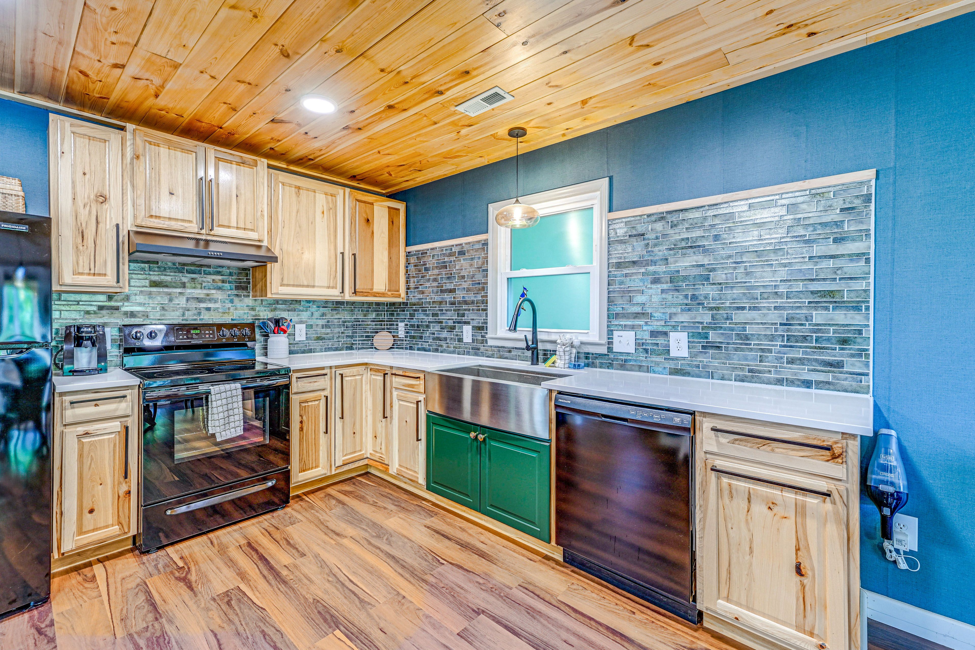 Kitchen | Drip & Keurig Coffee Makers | Toaster | Trash Bags & Paper Towels