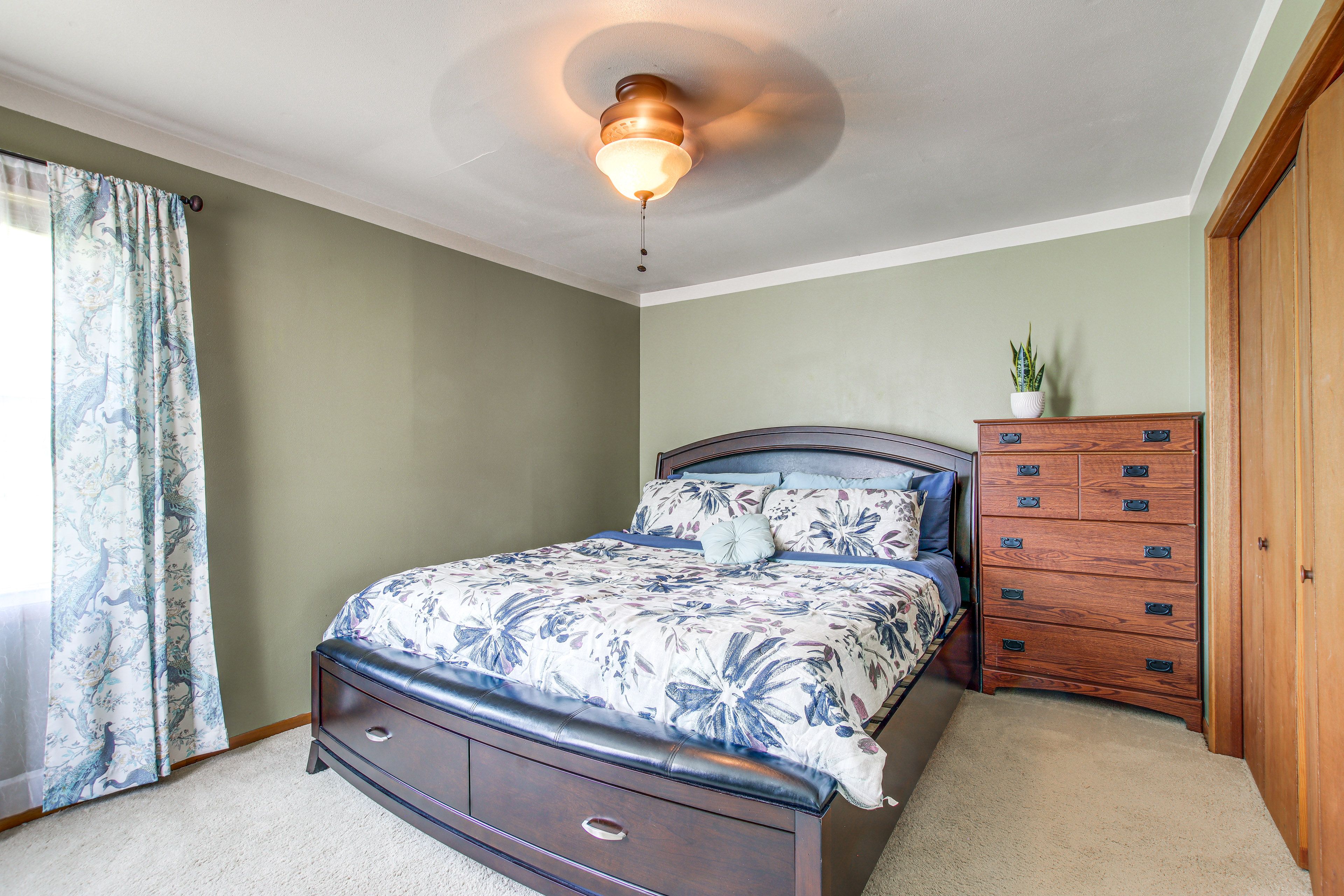 Bedroom 1 | Main Level | King Bed | Linens Provided