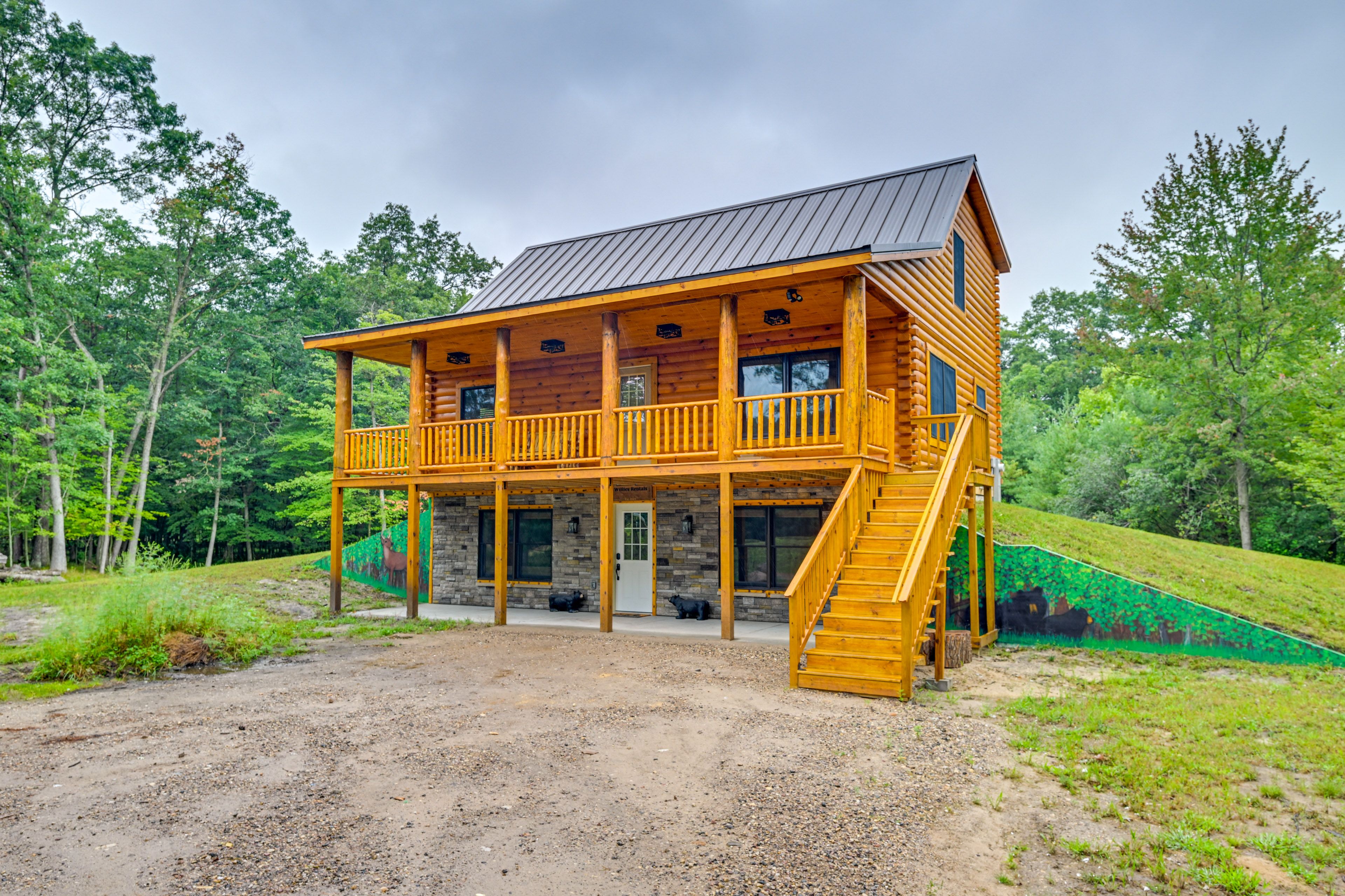 3-Story Cabin | Self Check-In | 9 Mi to Roche-A-Cri State Park