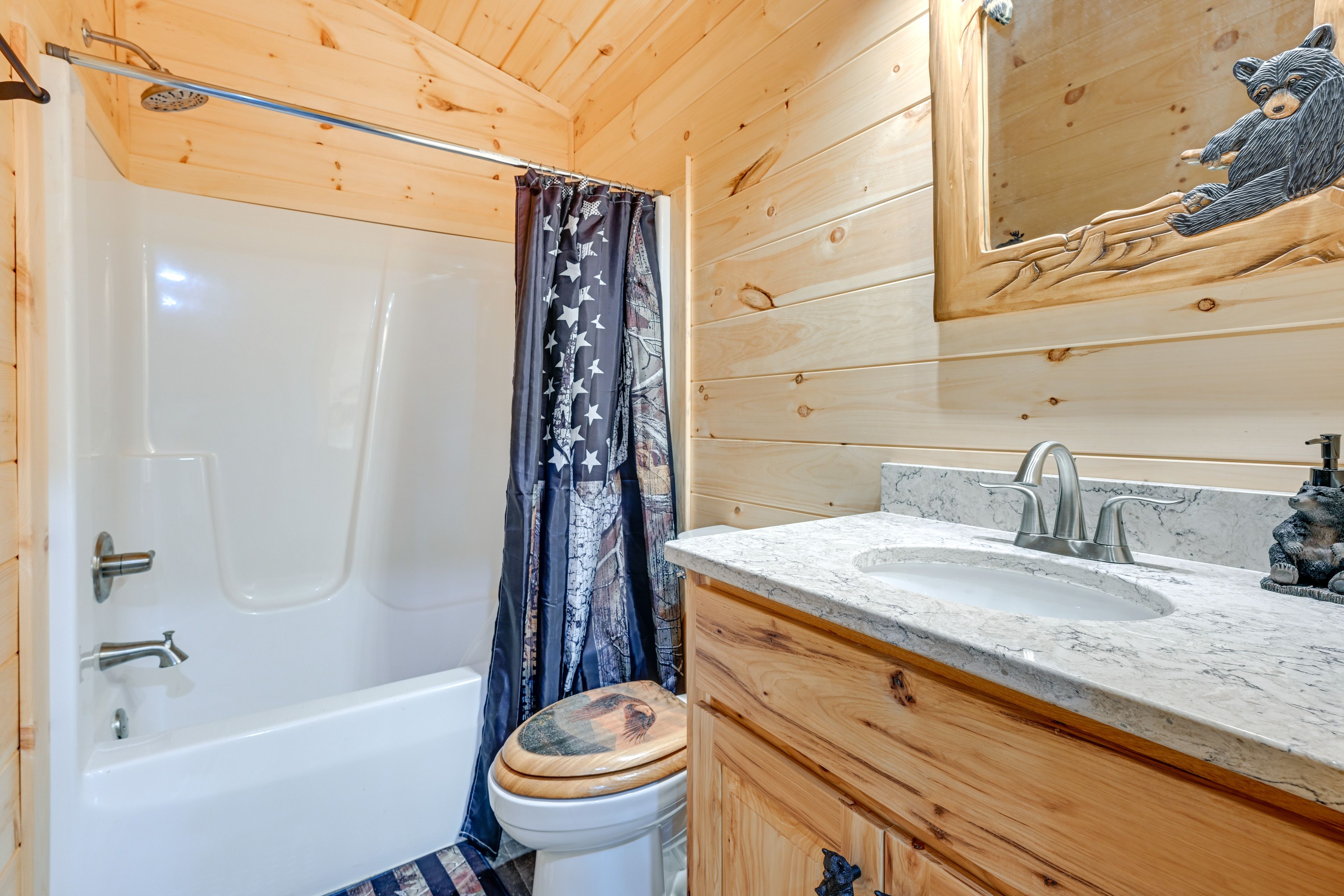 En-Suite Bathroom | 3rd Floor | Complimentary Toiletries | Hair Dryer
