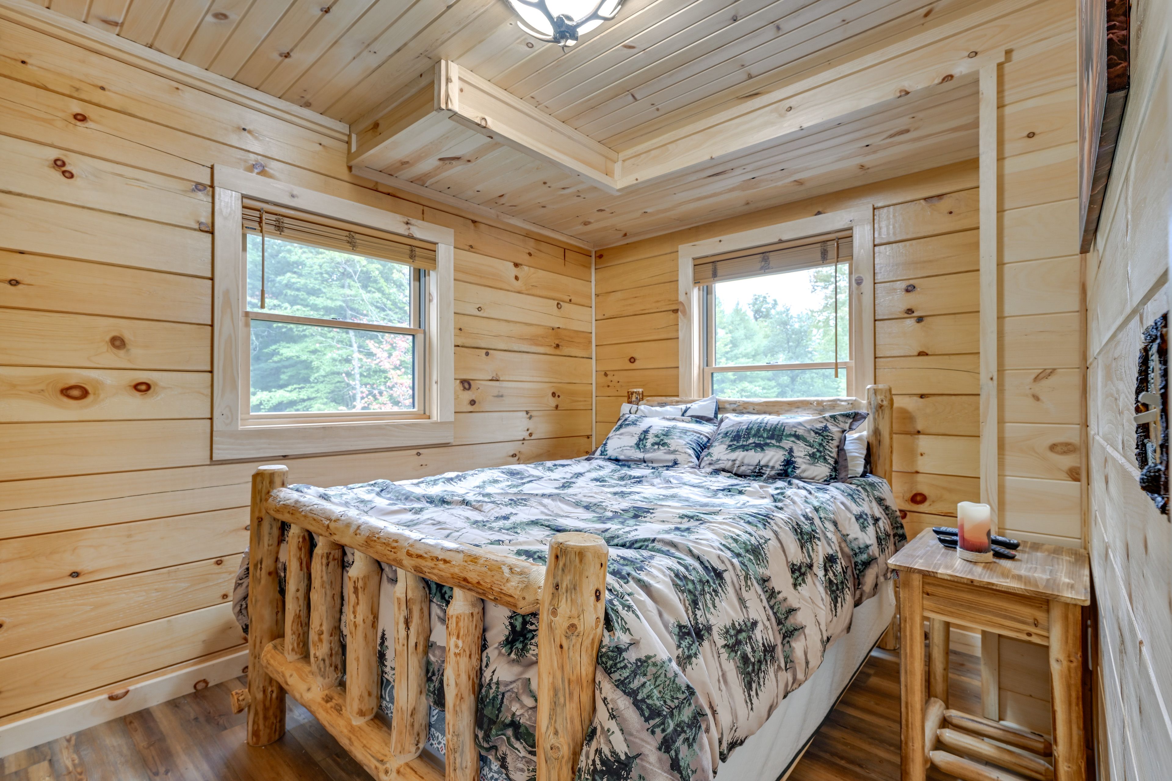 Bedroom 2 | 2nd Floor | Full Bed | Smart TV | Linens Provided