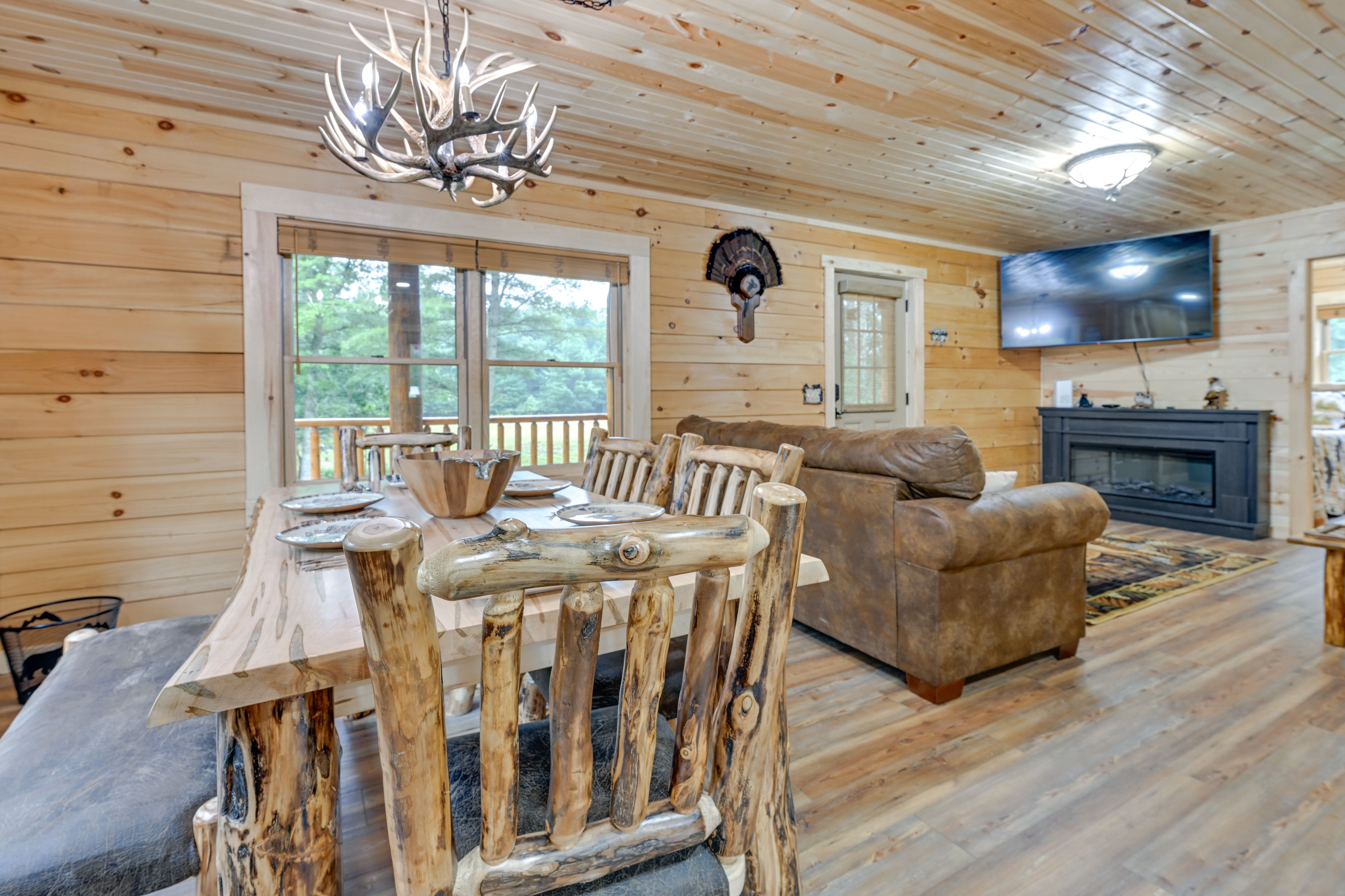 Dining Area | 2nd Floor | Dishware & Flatware Provided