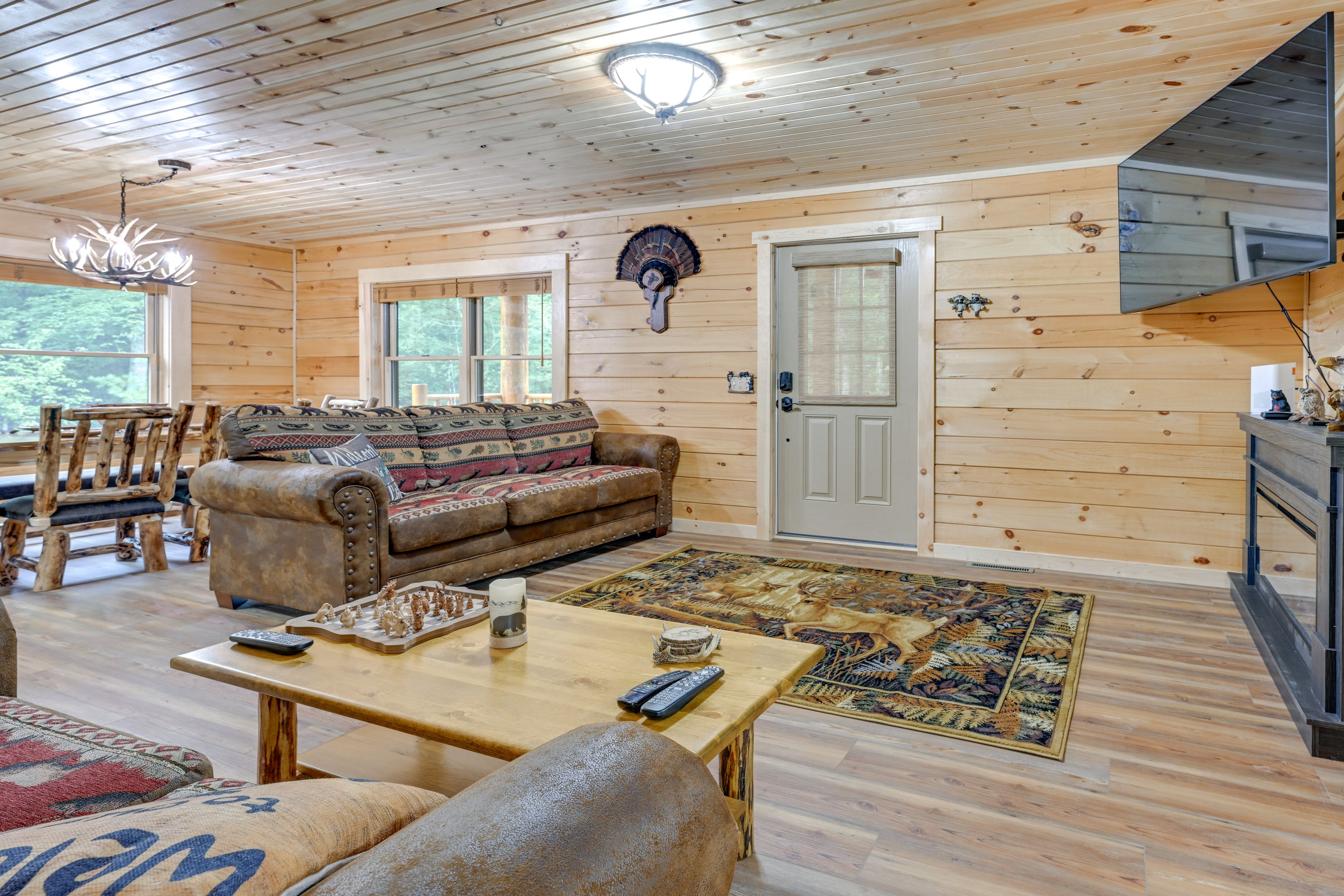 Living Room | 2nd Floor | Smart TV | Free WiFi | Electric Fireplace