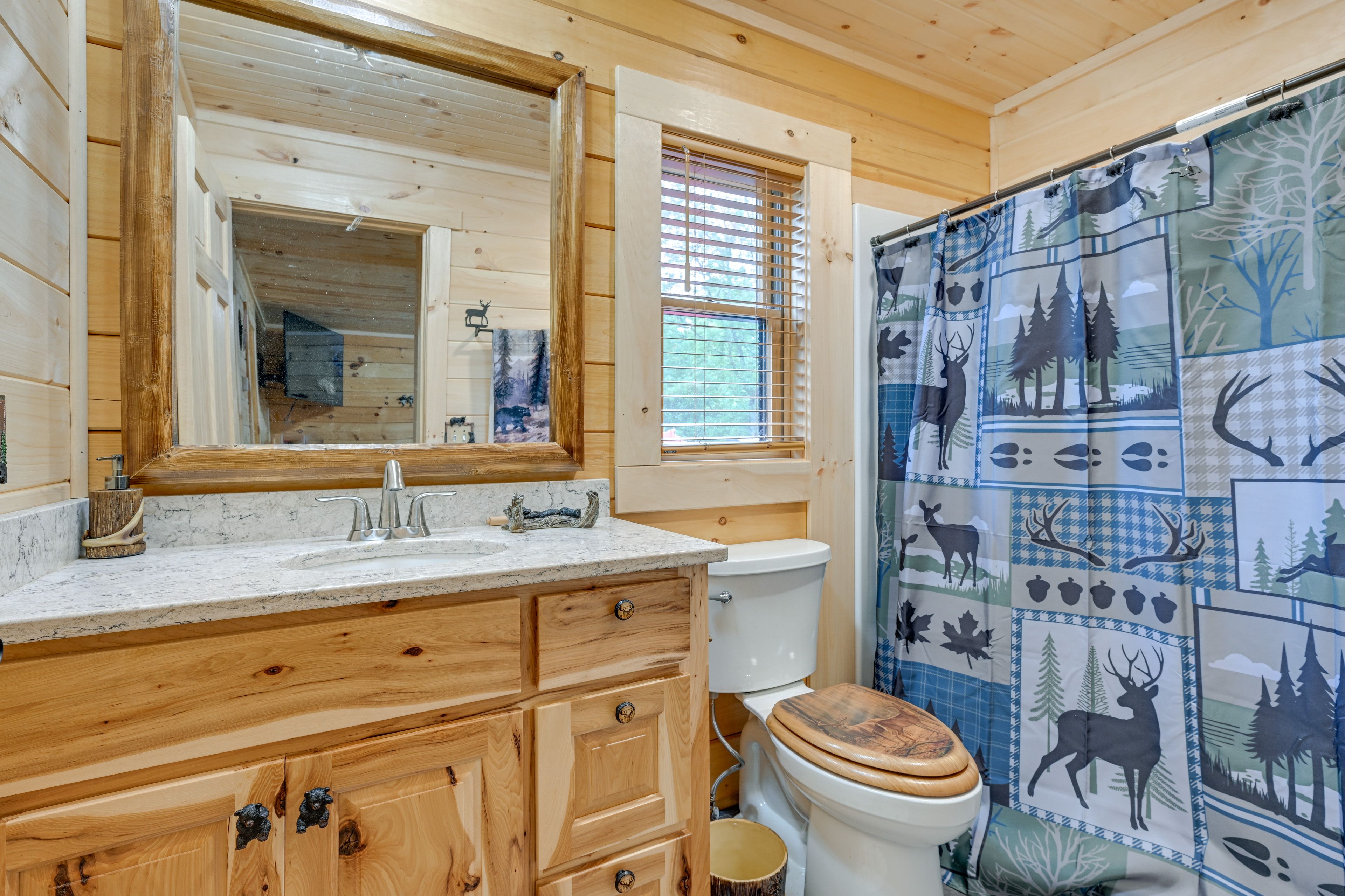 Full Bathroom | 2nd Floor