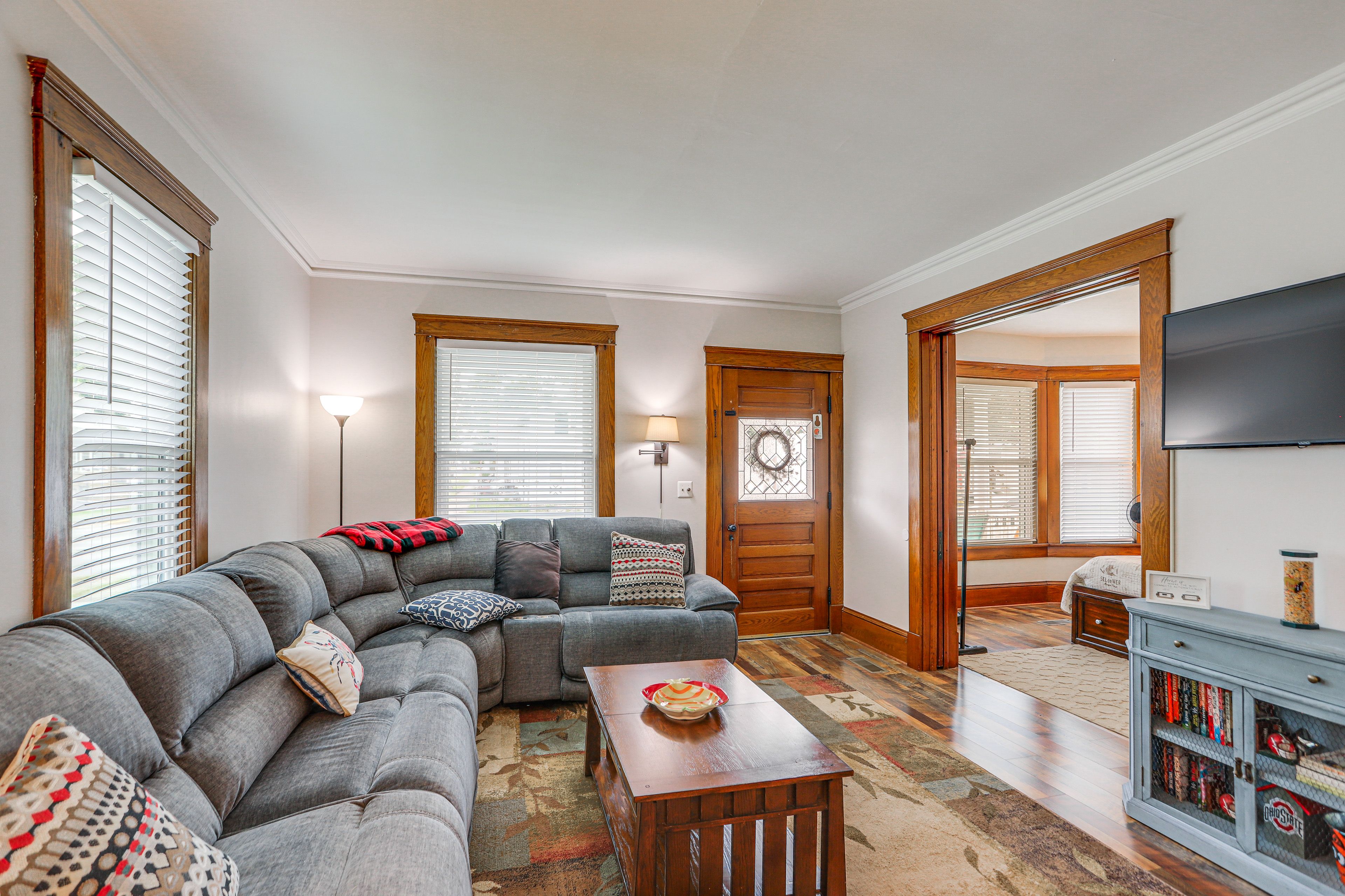 Living Room | 1st Floor | Smart TV | Books