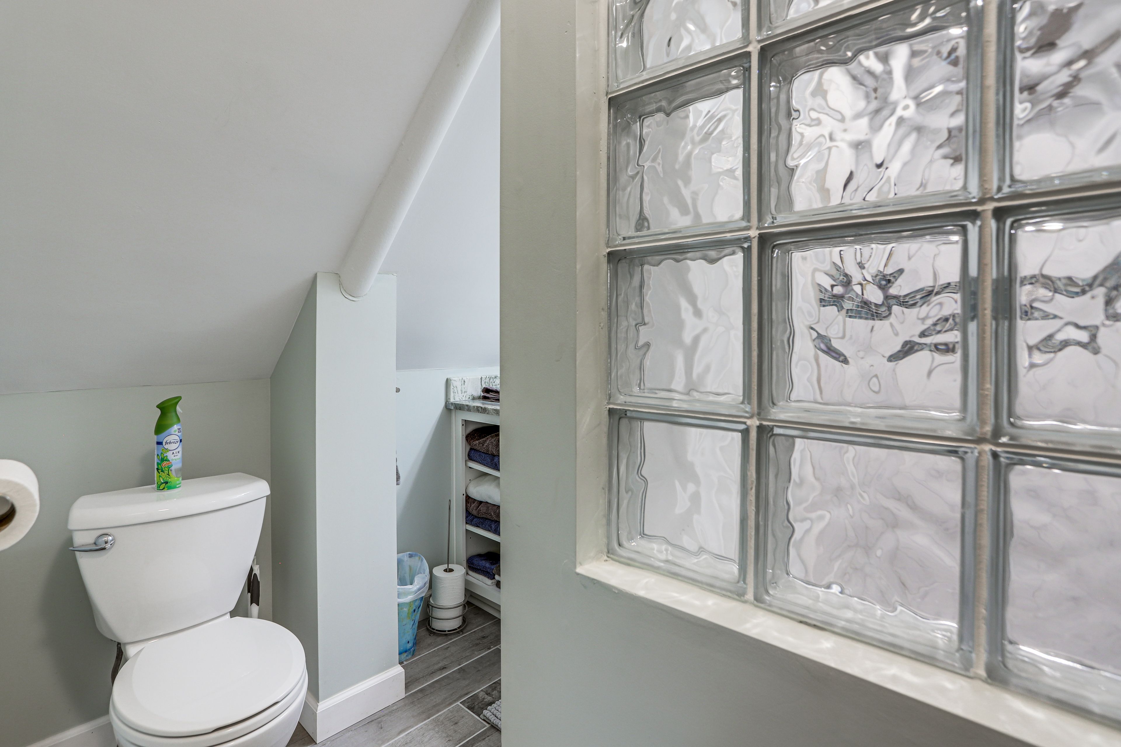 Full Bathroom | 2nd Floor | Complimentary Toiletries