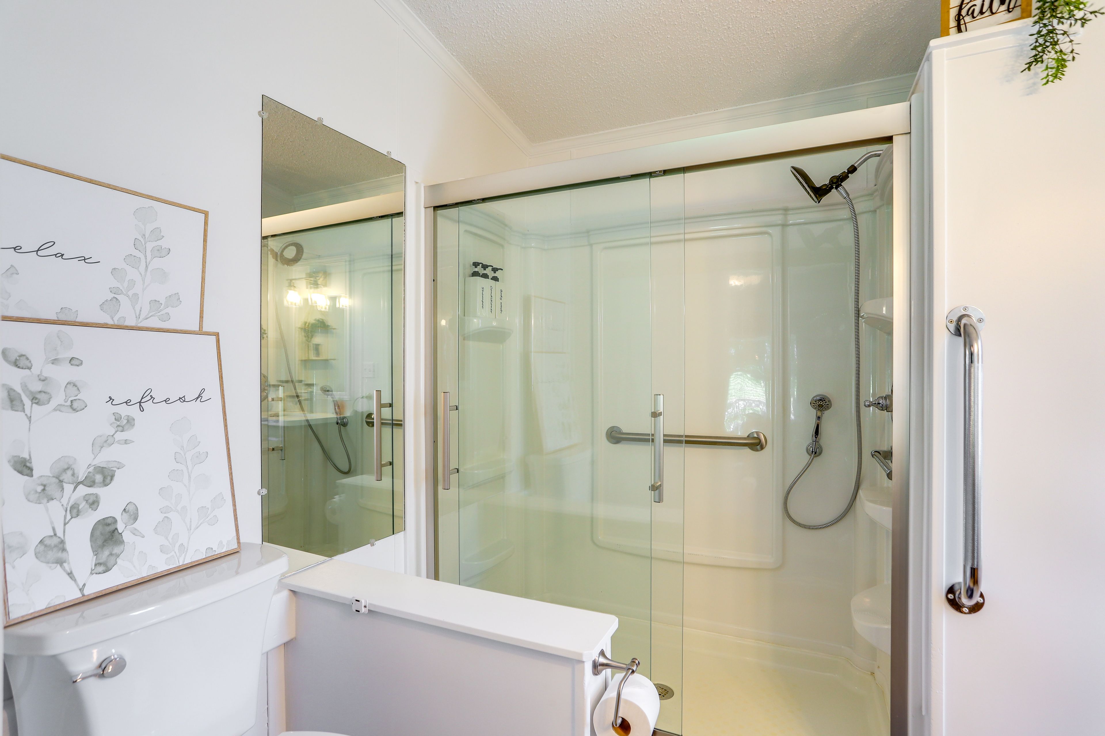 Full Bath | Towels | Hair Dryer