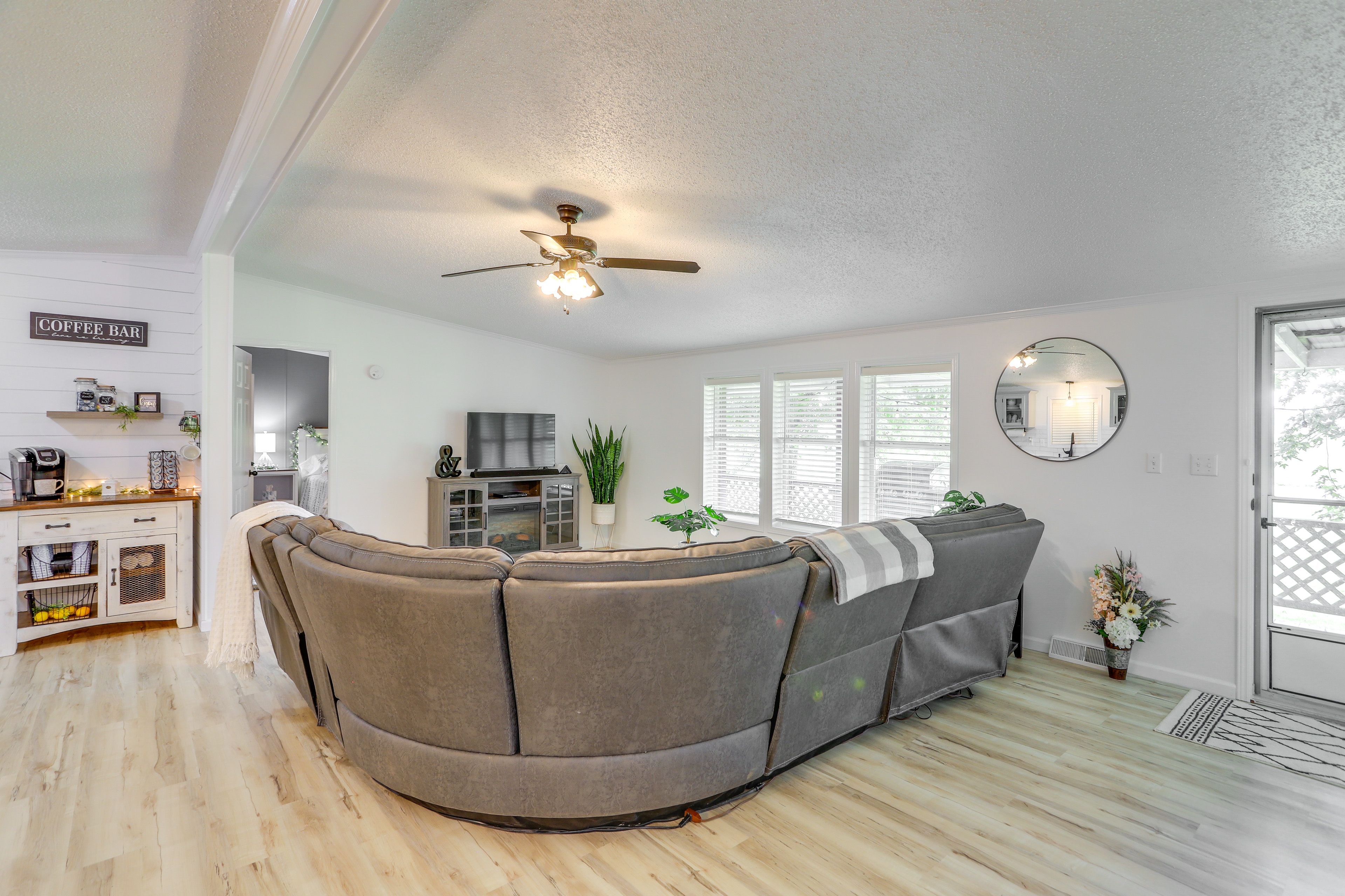 Living Room | Smart TV | DVD Player | Free WiFi | Board Games