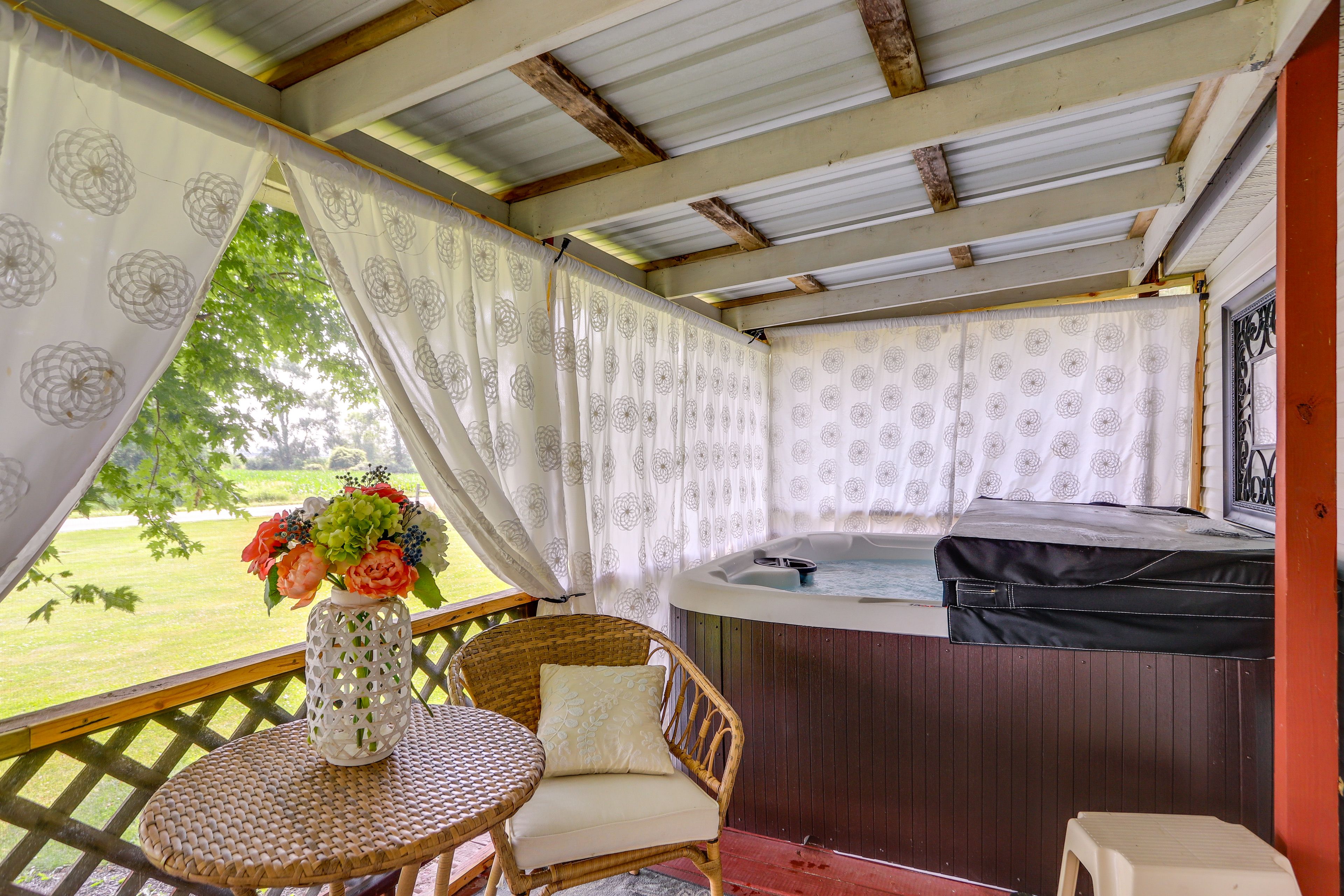 Covered Porch | Hot Tub